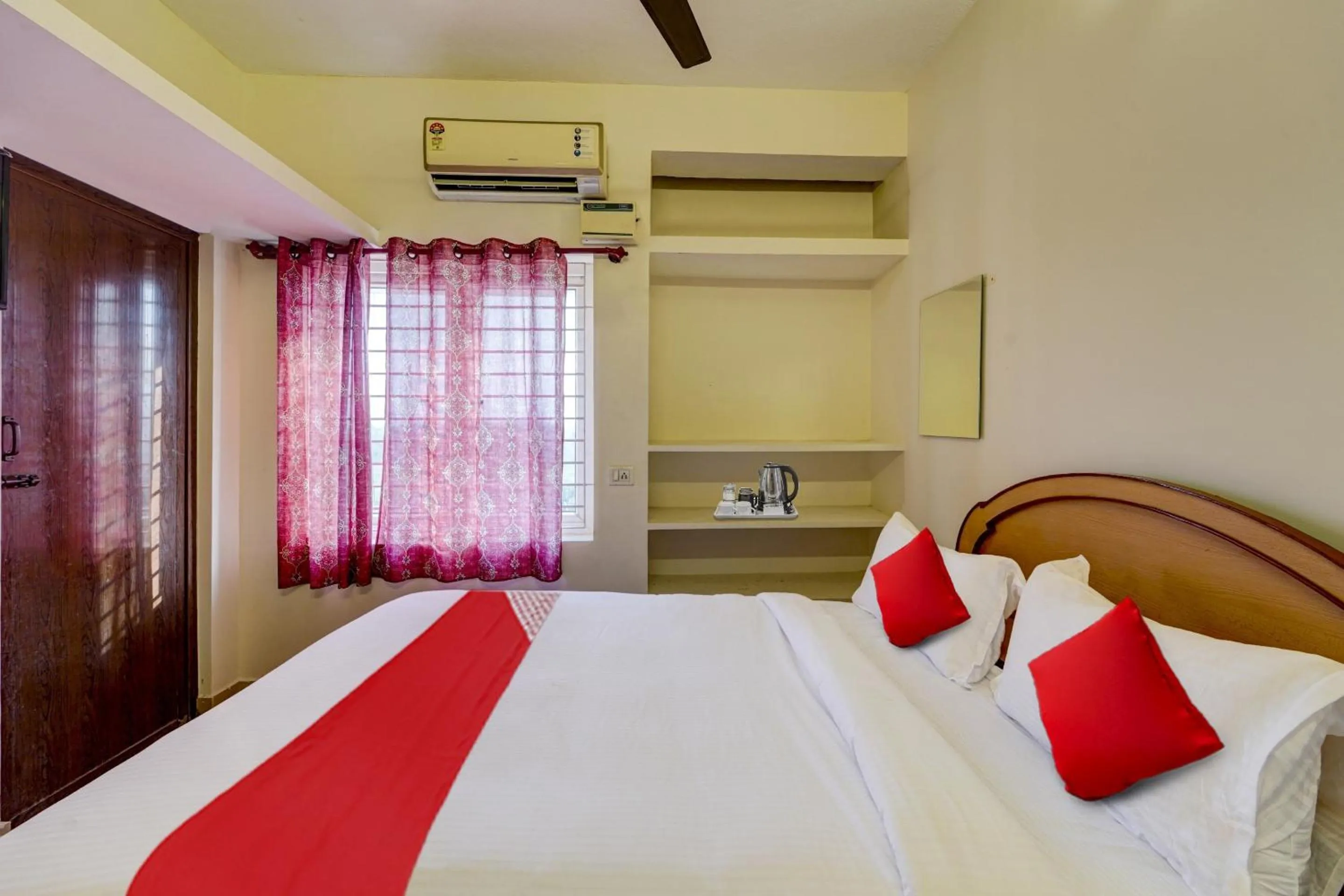 Bedroom, Bed in Hotel O Senthamizh Residency