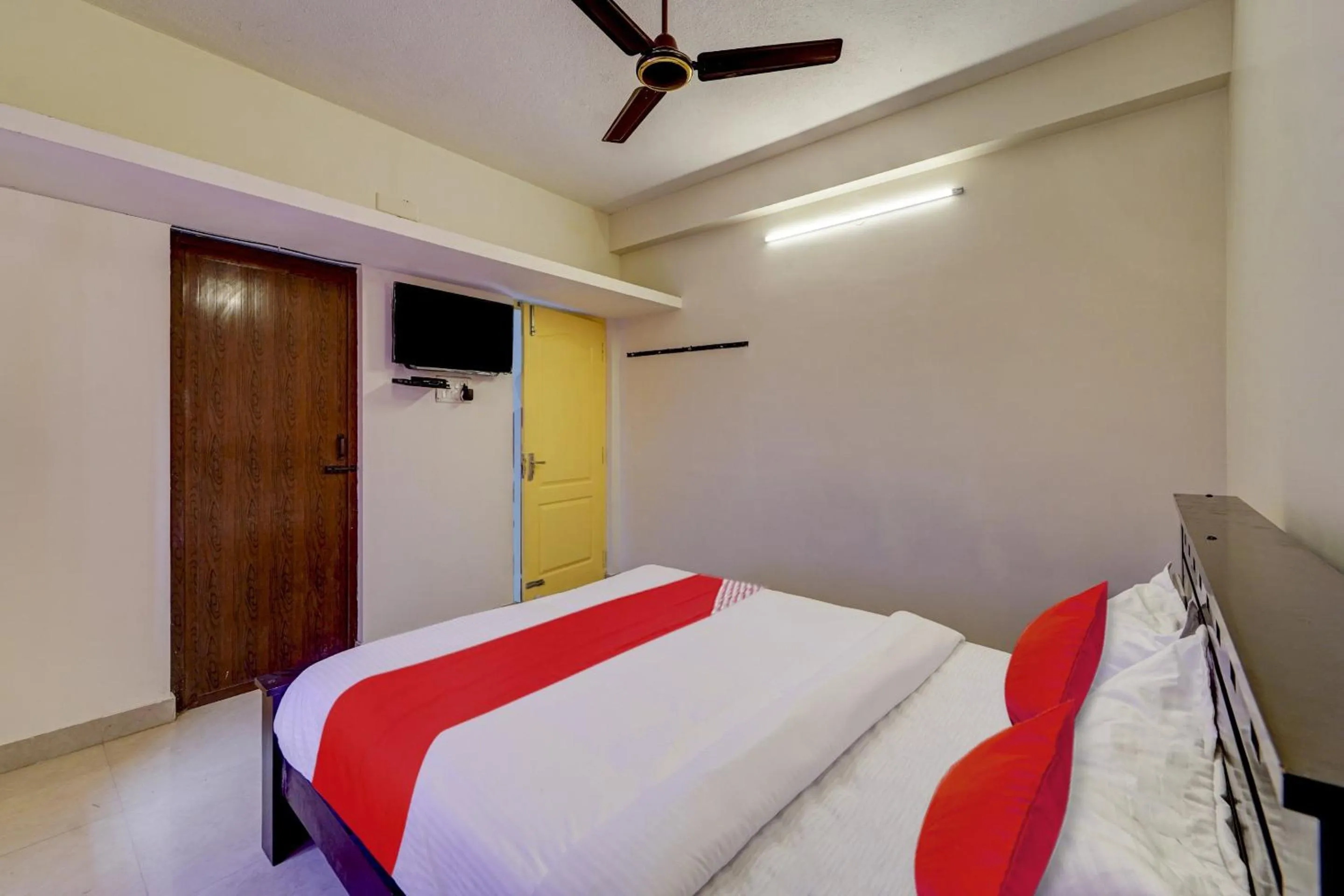 Bedroom, Bed in Hotel O Senthamizh Residency