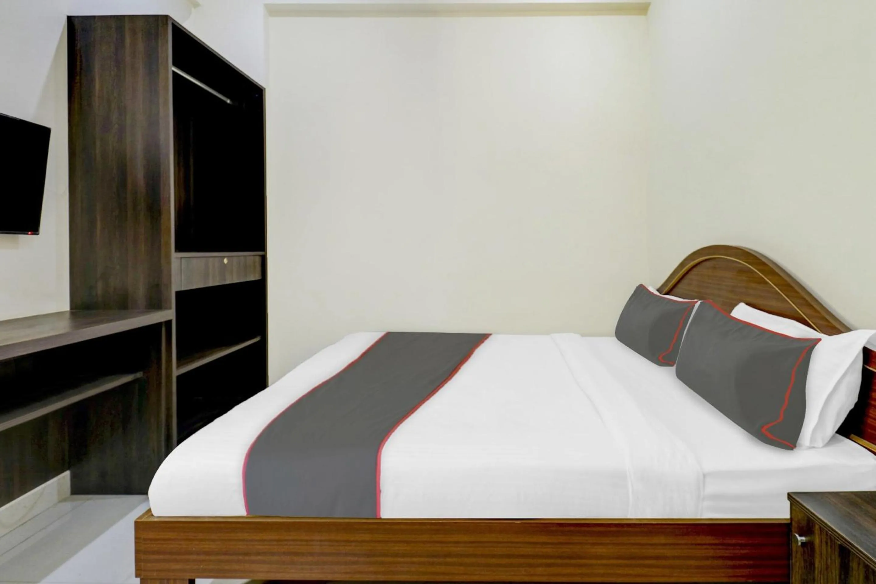 Bedroom, Bed in Hotel O Canton Hotel