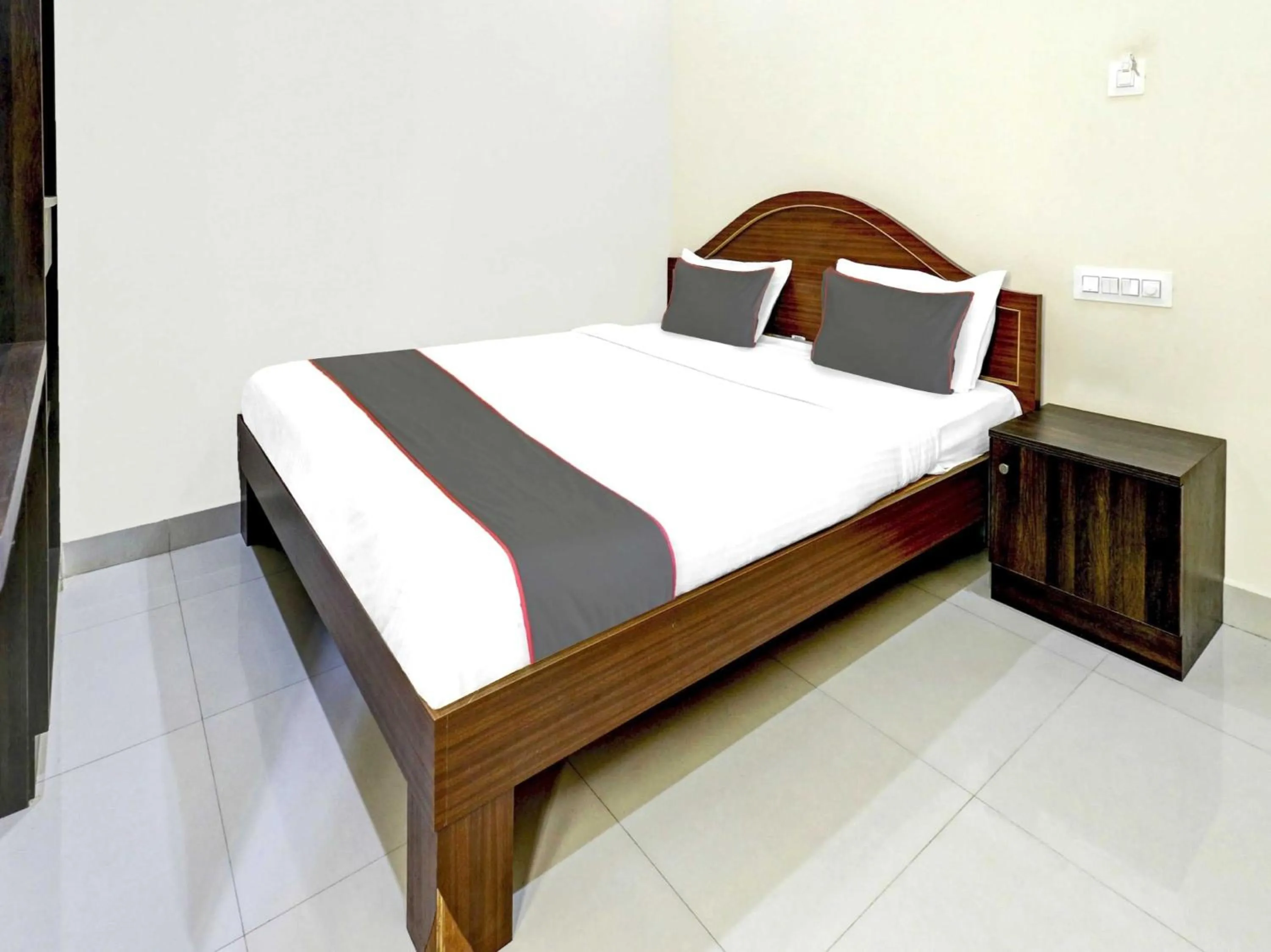 Bedroom, Bed in Hotel O Canton Hotel