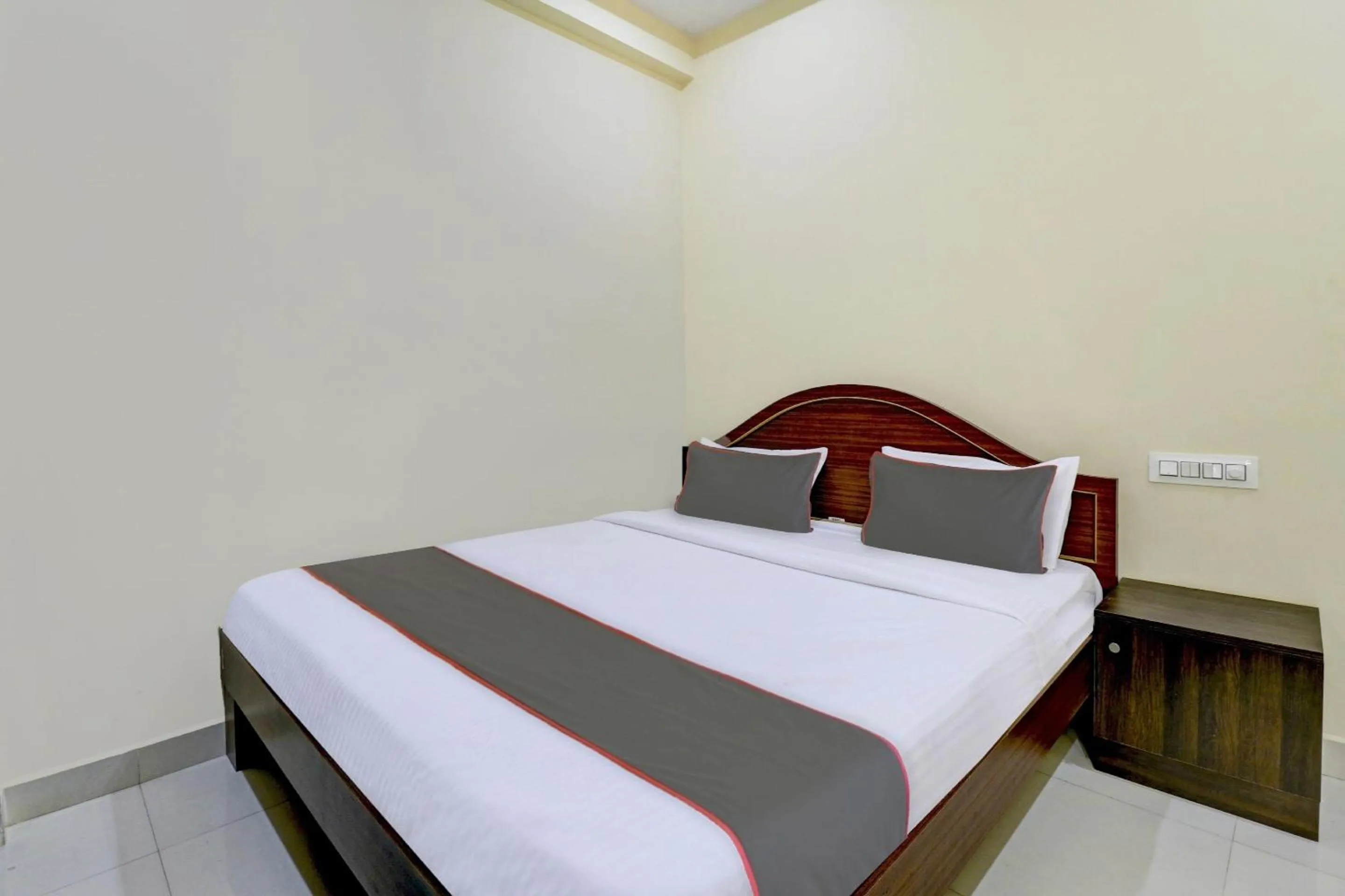 Bedroom, Bed in Hotel O Canton Hotel