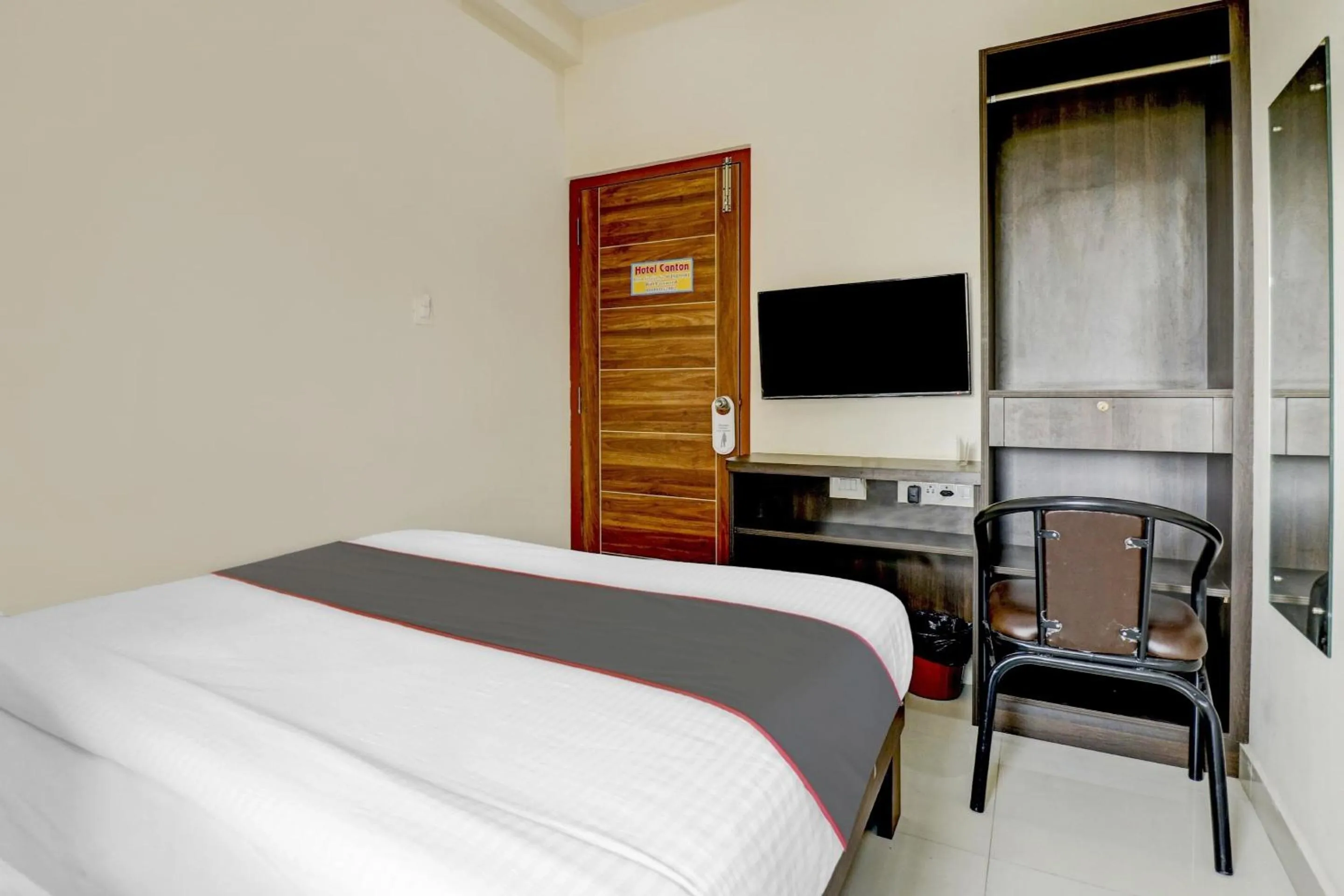 Bedroom, Bed in Hotel O Canton Hotel