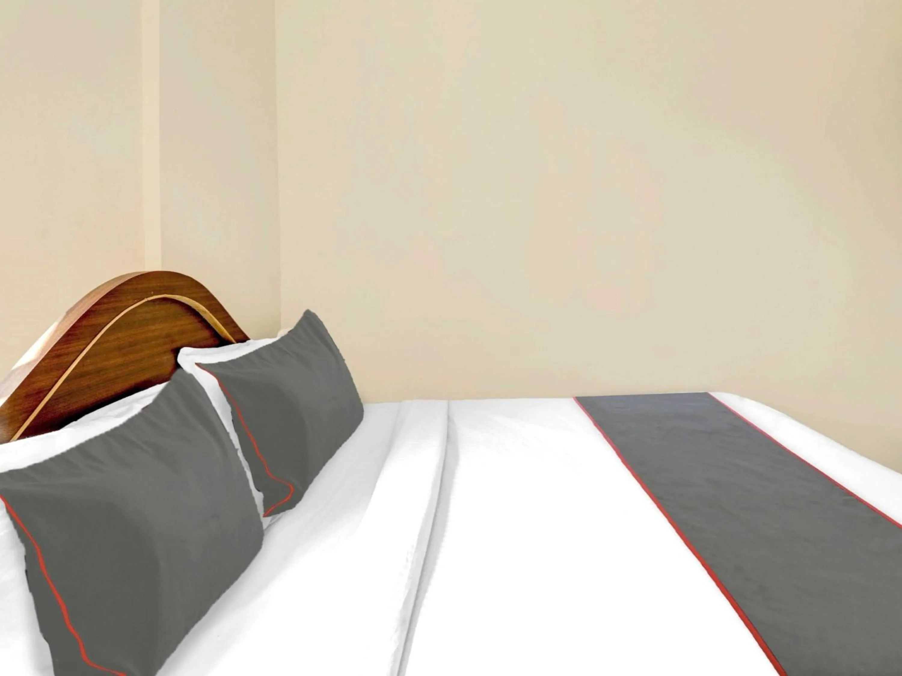 Bedroom, Bed in Hotel O Canton Hotel