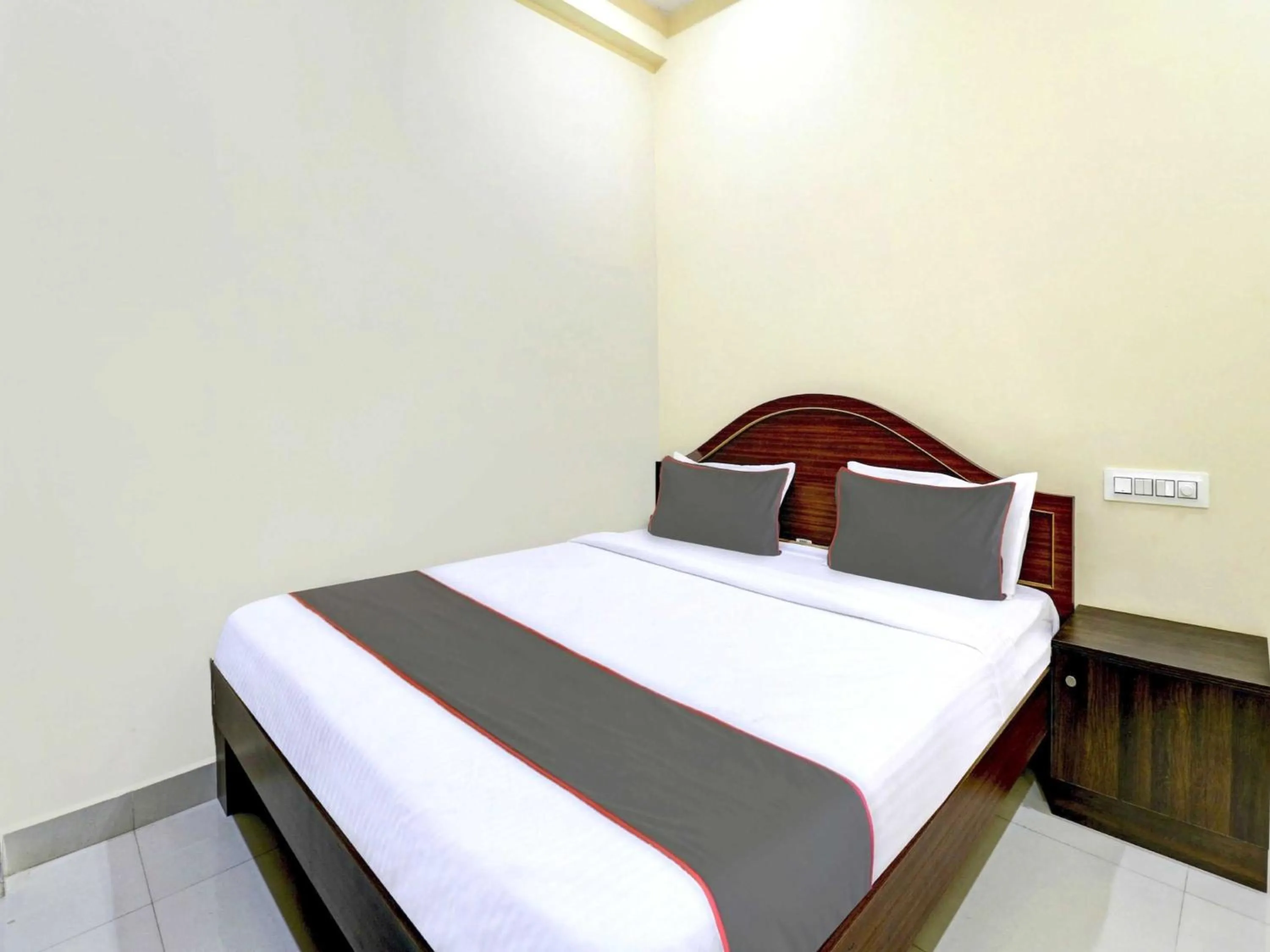 Bedroom, Bed in Hotel O Canton Hotel