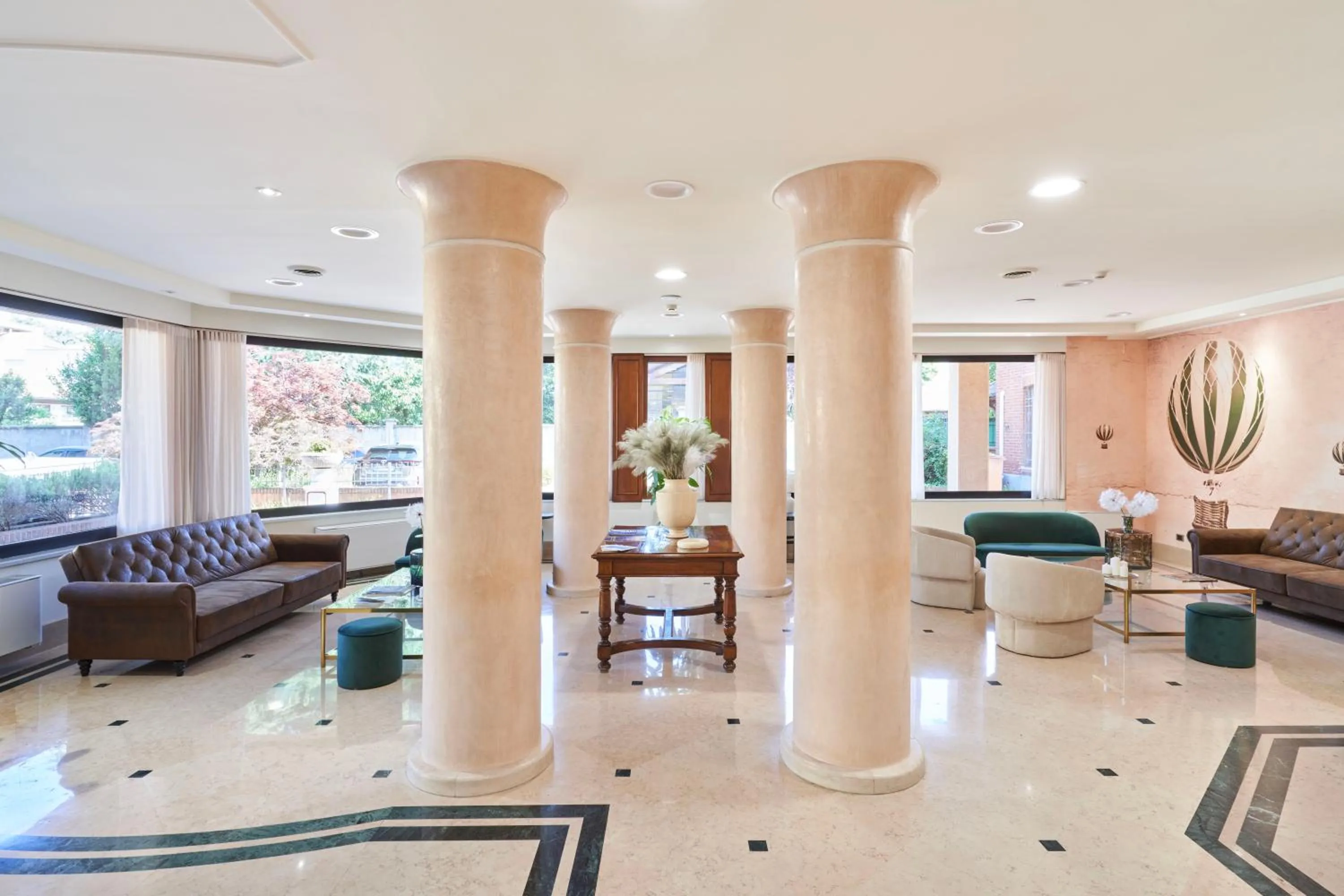 Lobby or reception in Hotel Cyrano