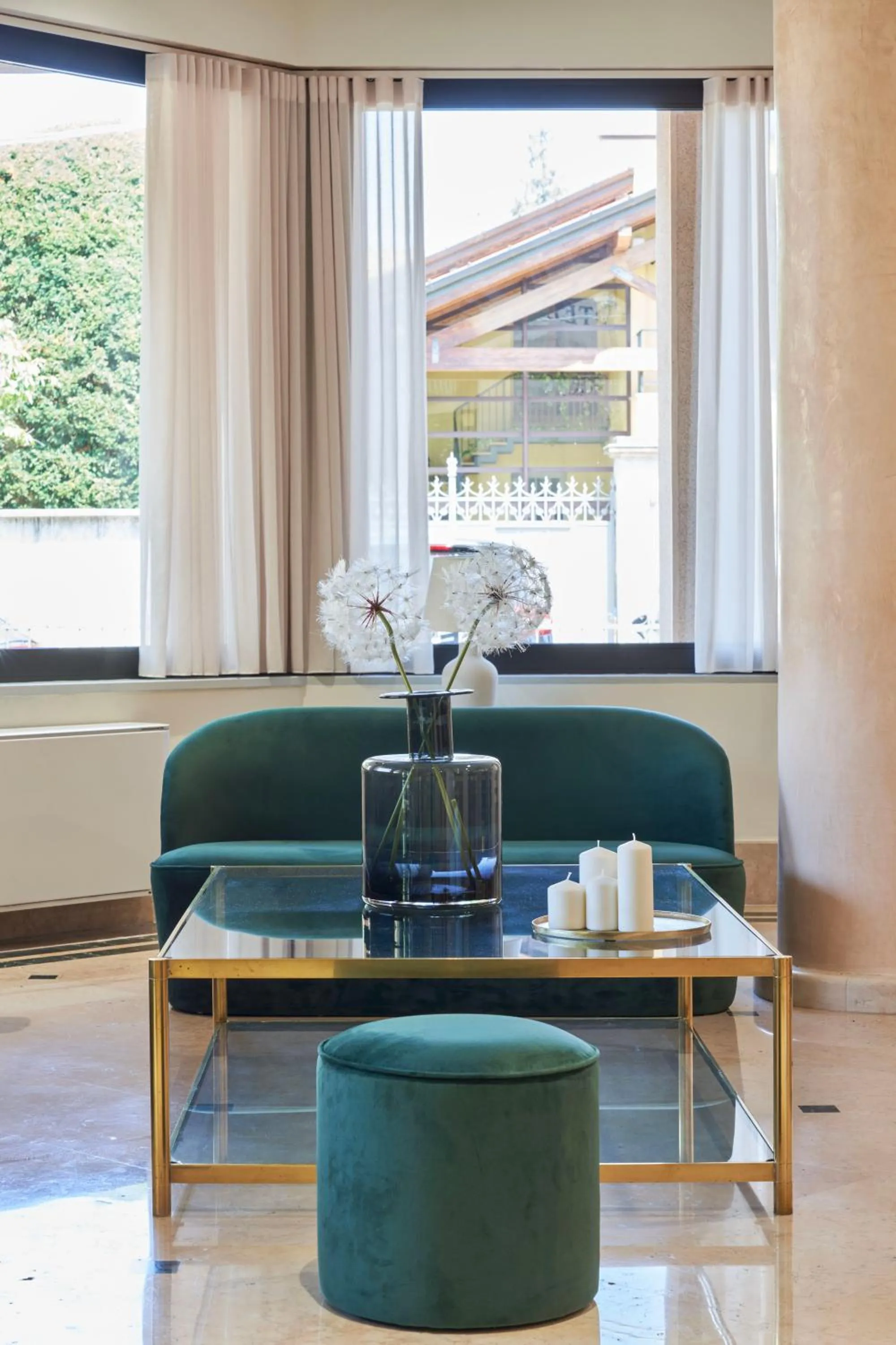 Lobby or reception in Hotel Cyrano