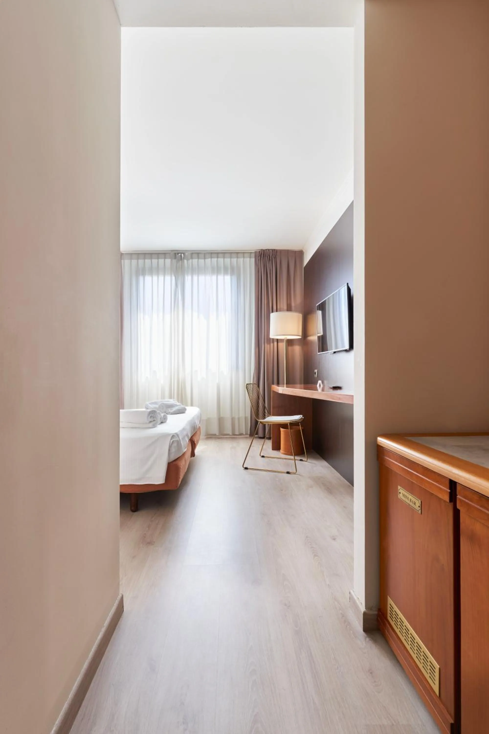 Photo of the whole room, Bed in Hotel Cyrano