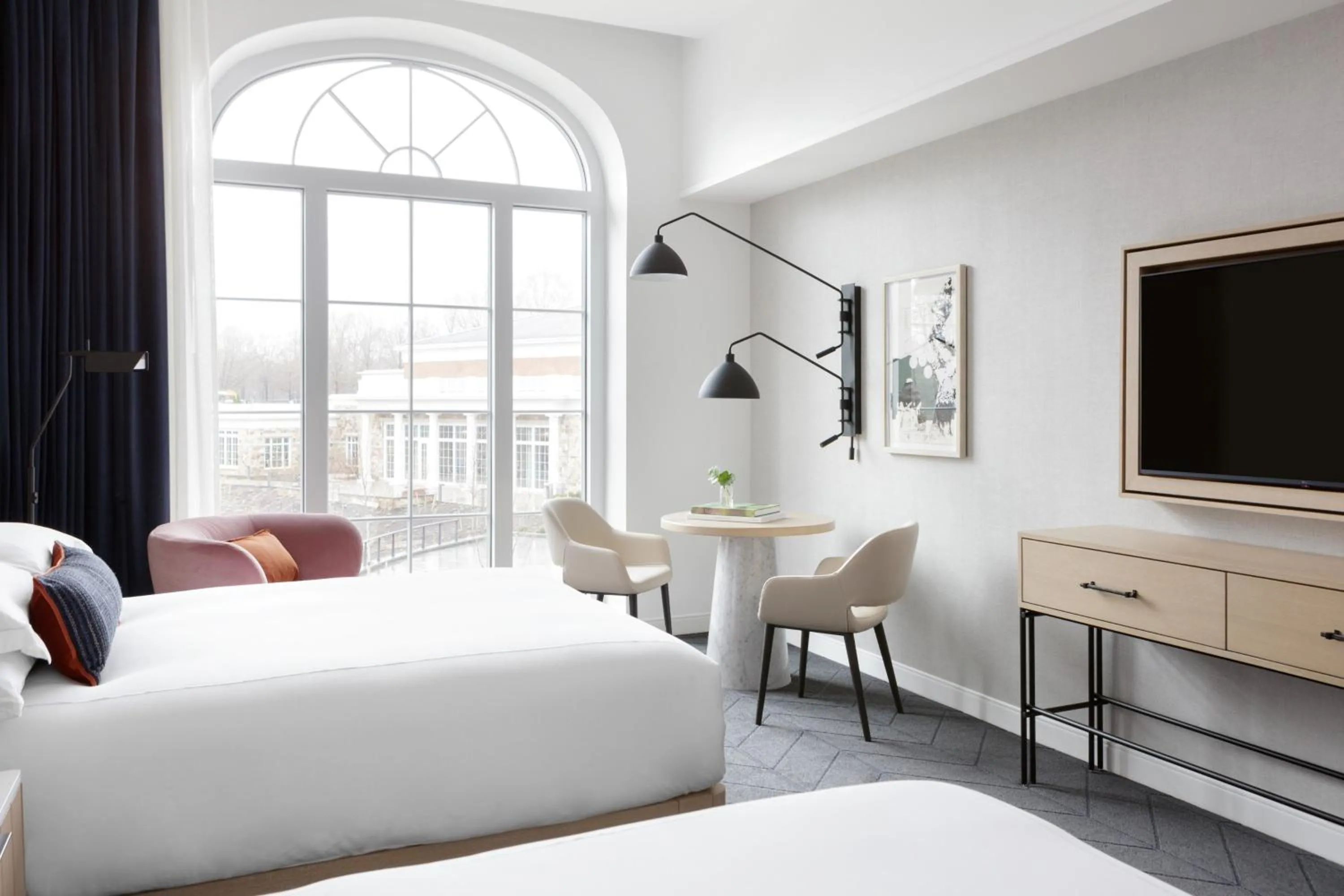 Photo of the whole room, Bed in Kimpton - The Forum Hotel by IHG