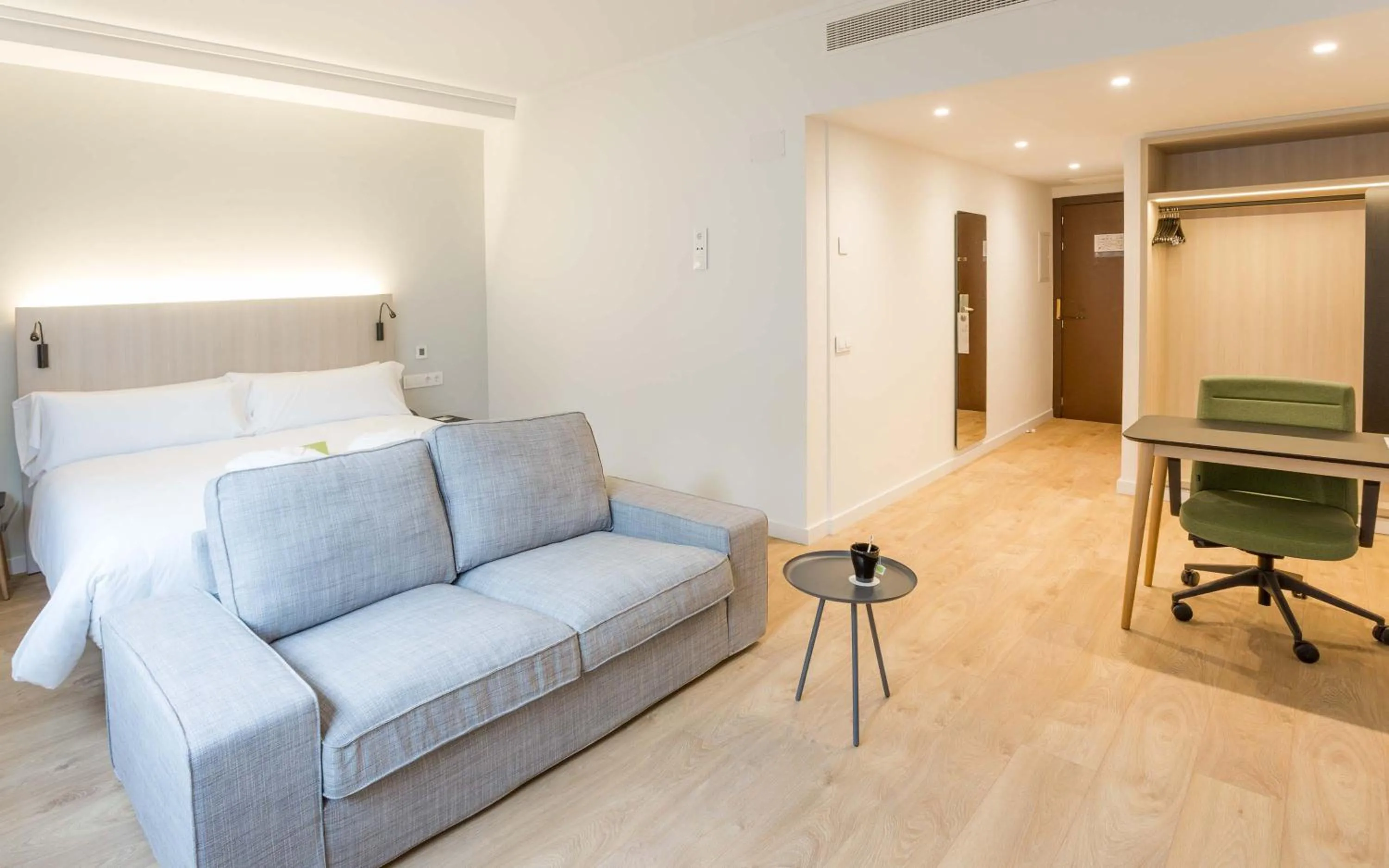 Bedroom in ARTIEM Madrid