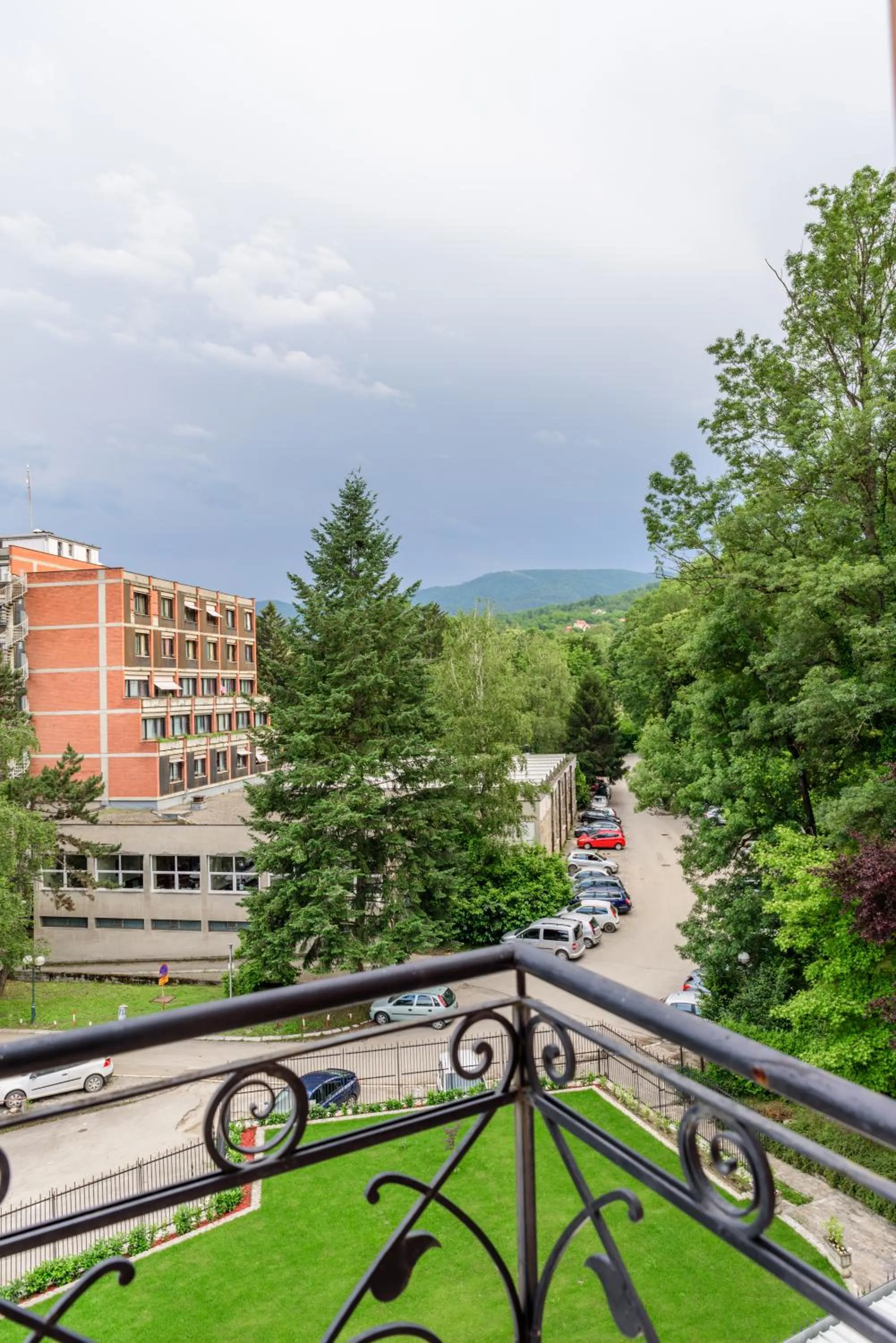 Day in Emilia Lux Rooms