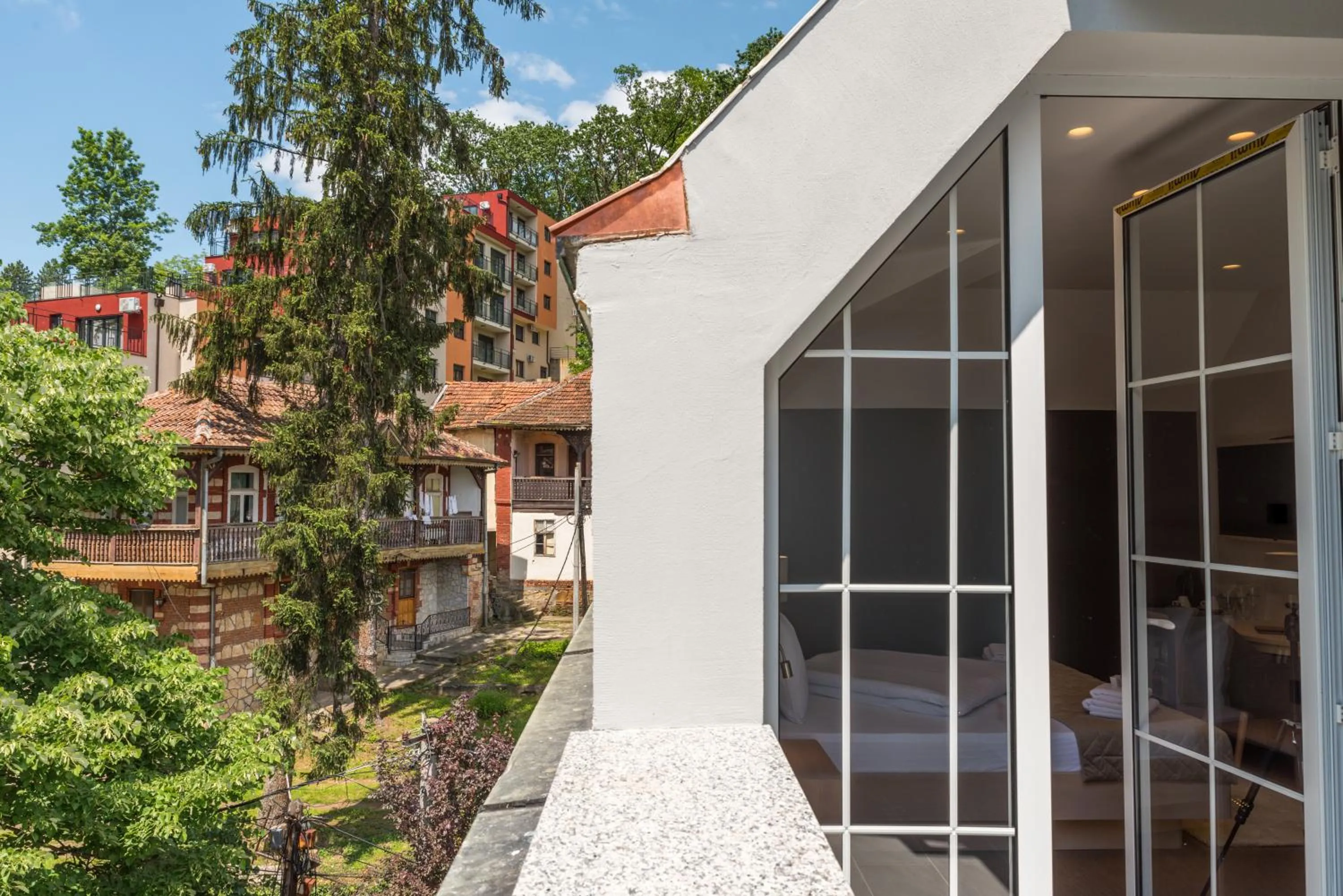 Day in Emilia Lux Rooms