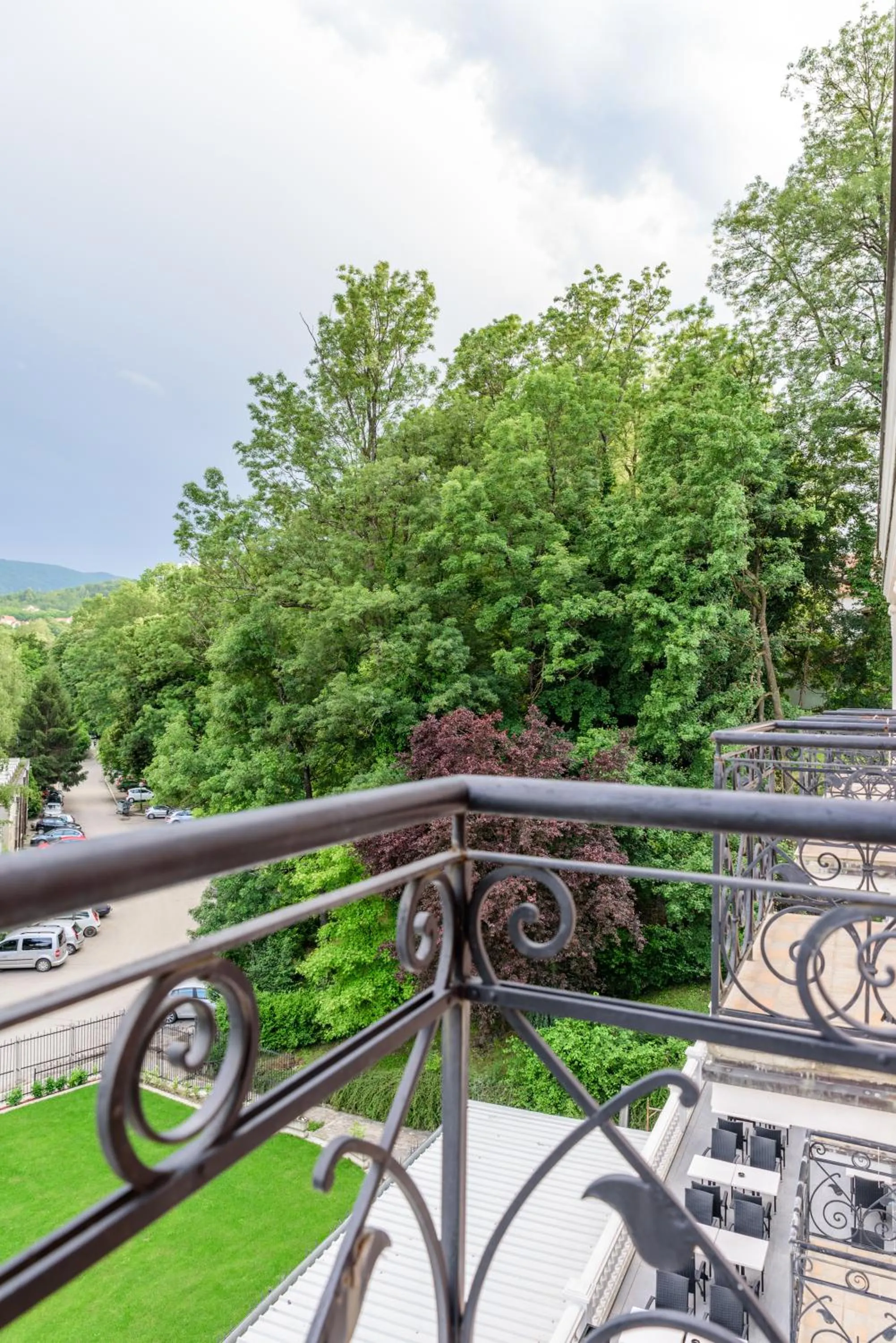 Day in Emilia Lux Rooms