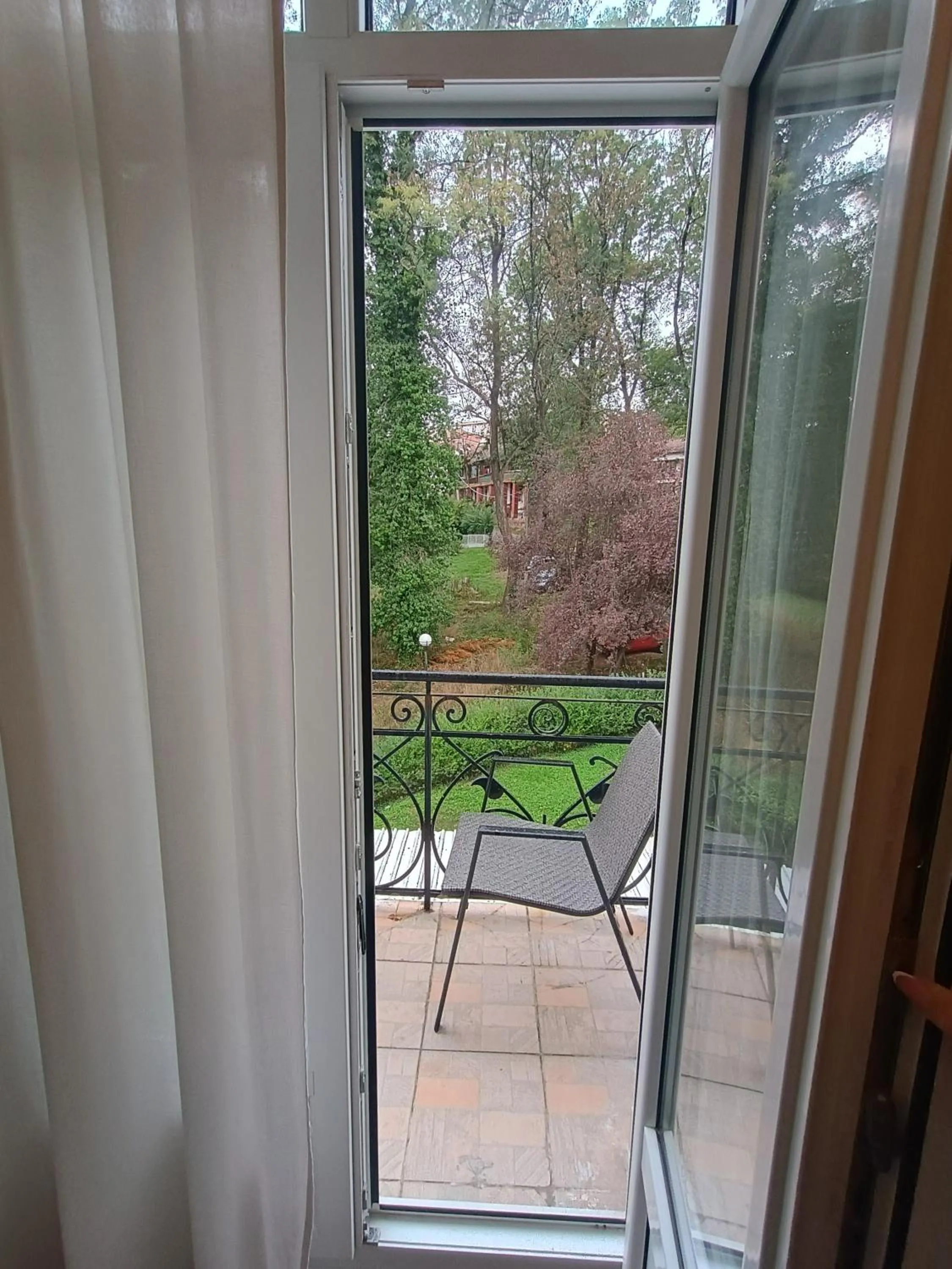 Garden view in Emilia Lux Rooms