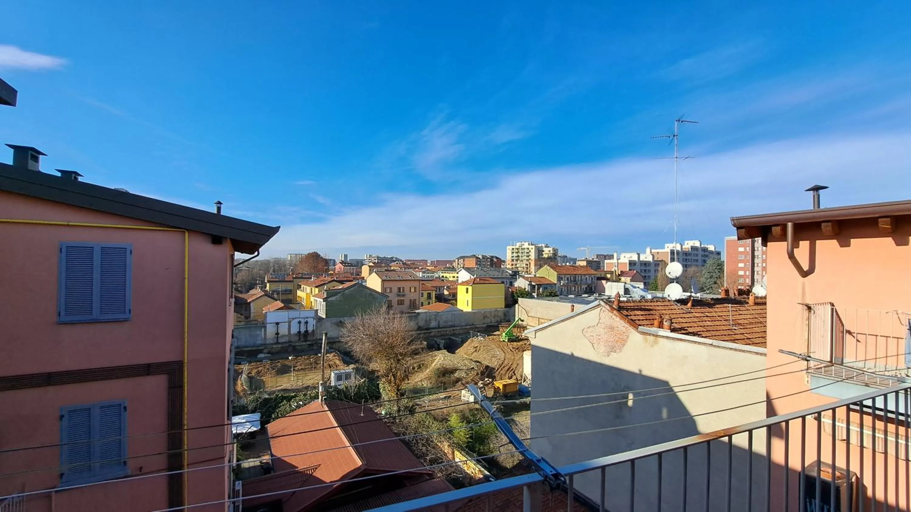 Bird's eye view in Gorla Skyline - Top Floor Apartment