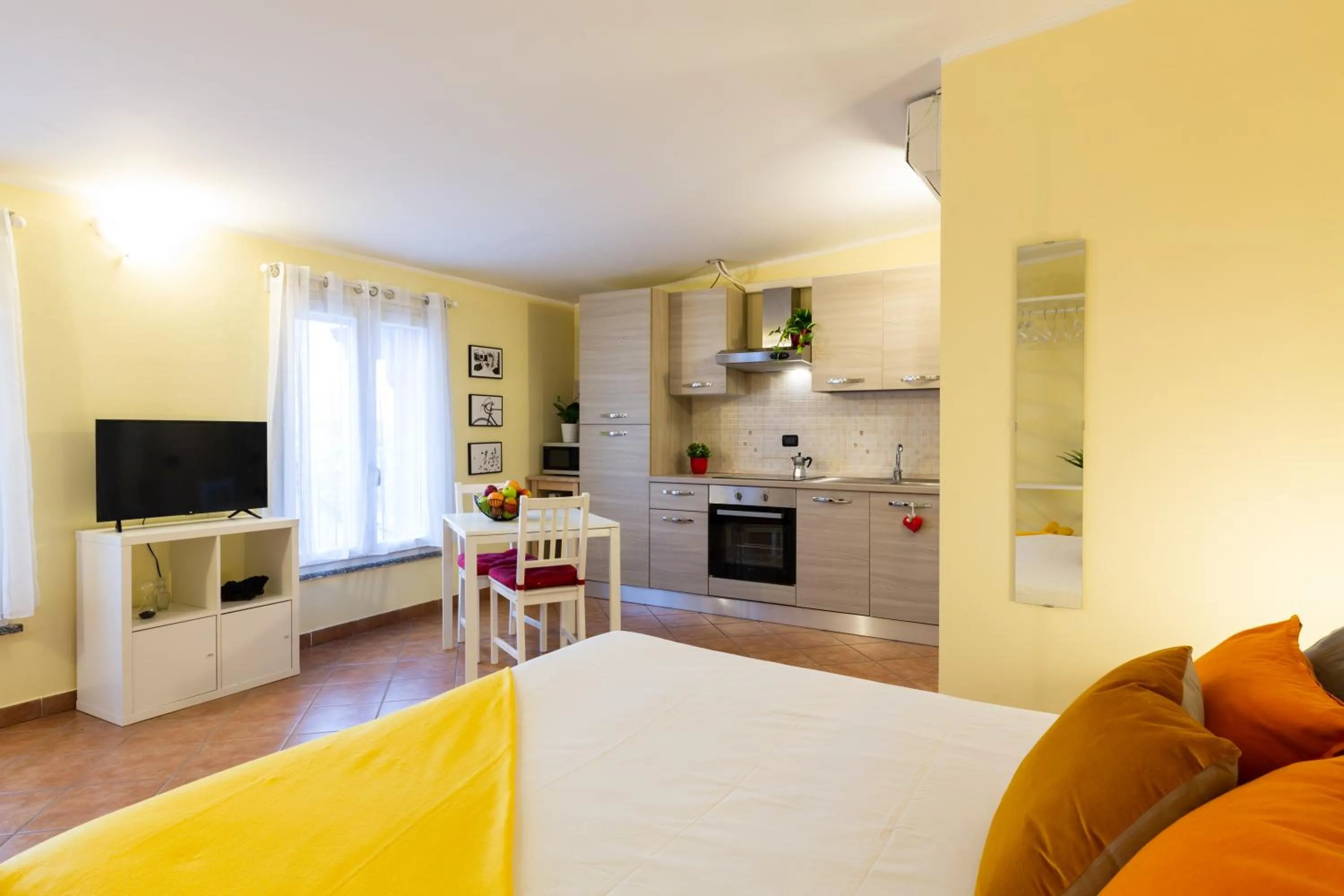 Bed in Gorla Skyline - Top Floor Apartment