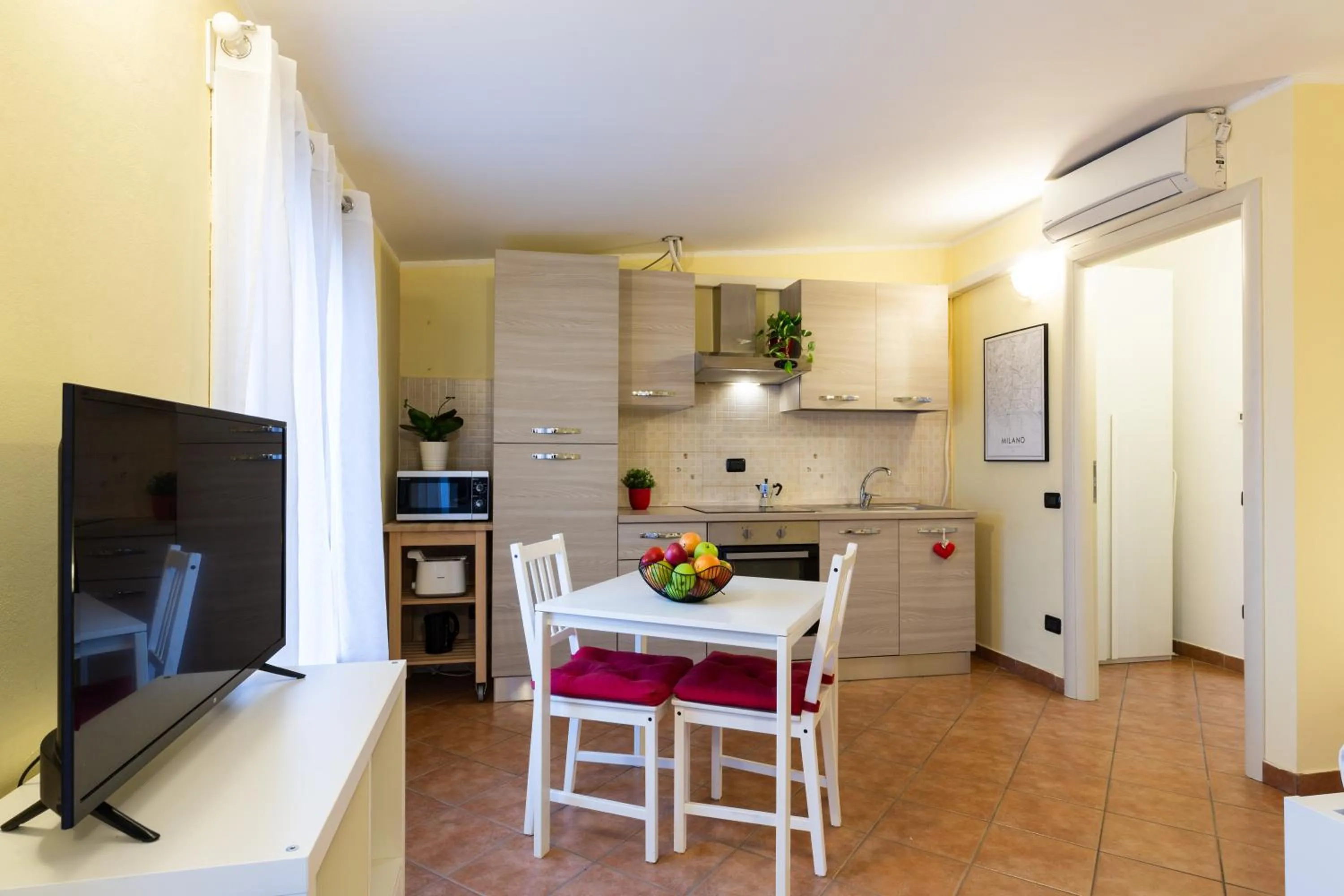 Dining area in Gorla Skyline - Top Floor Apartment