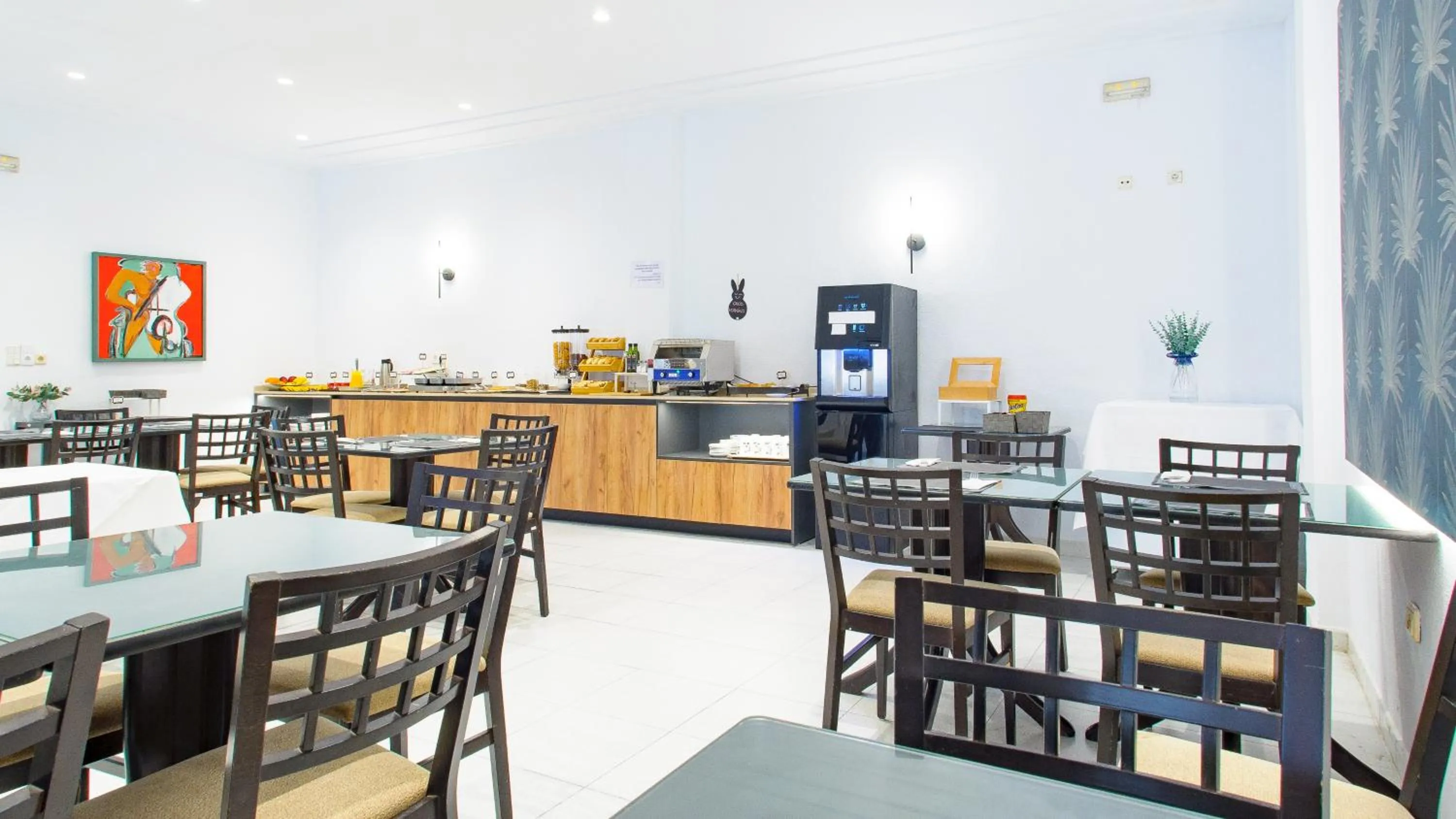 Restaurant/places to eat in Hotel Eden Mar