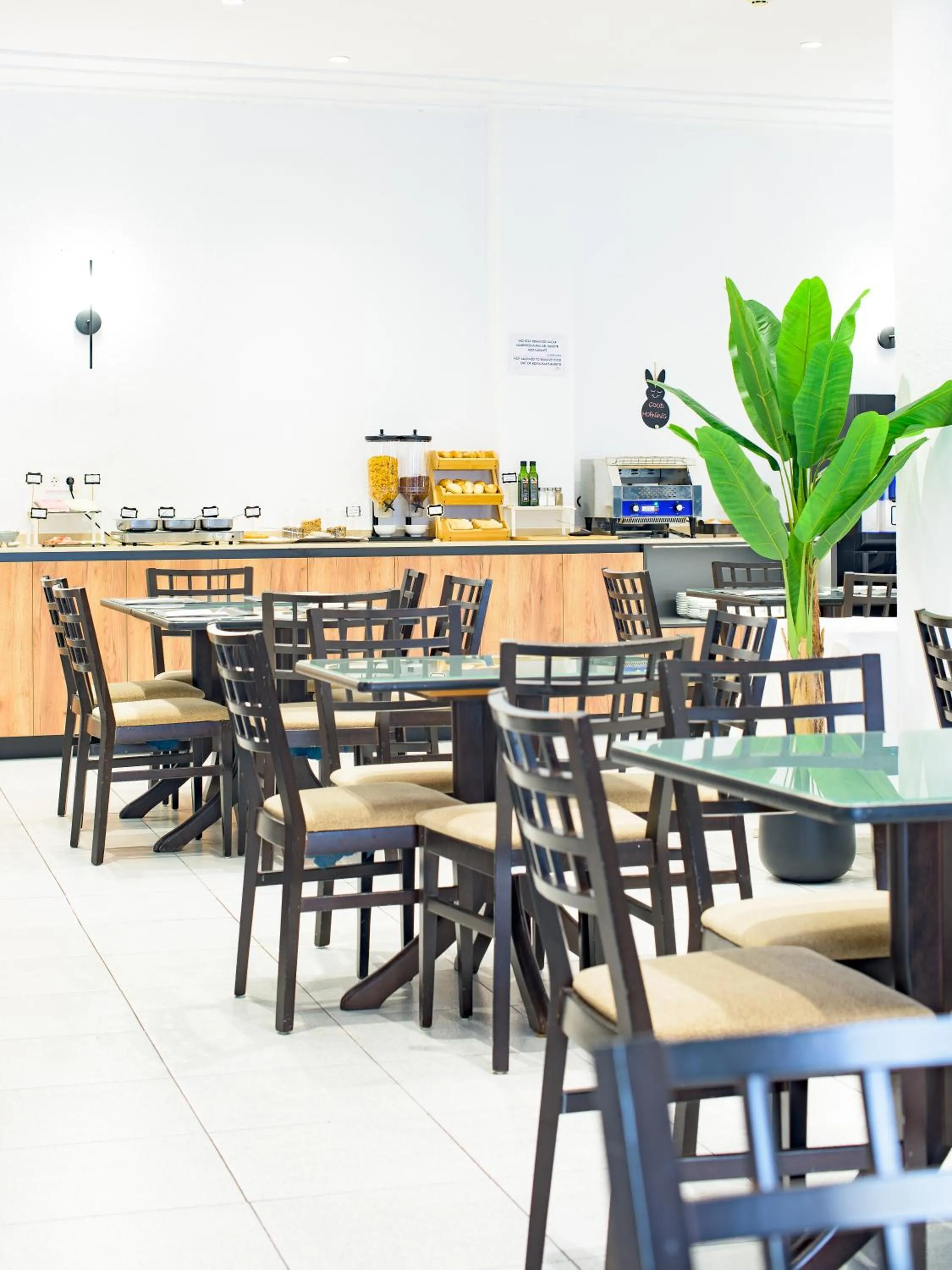 Restaurant/places to eat in Hotel Eden Mar