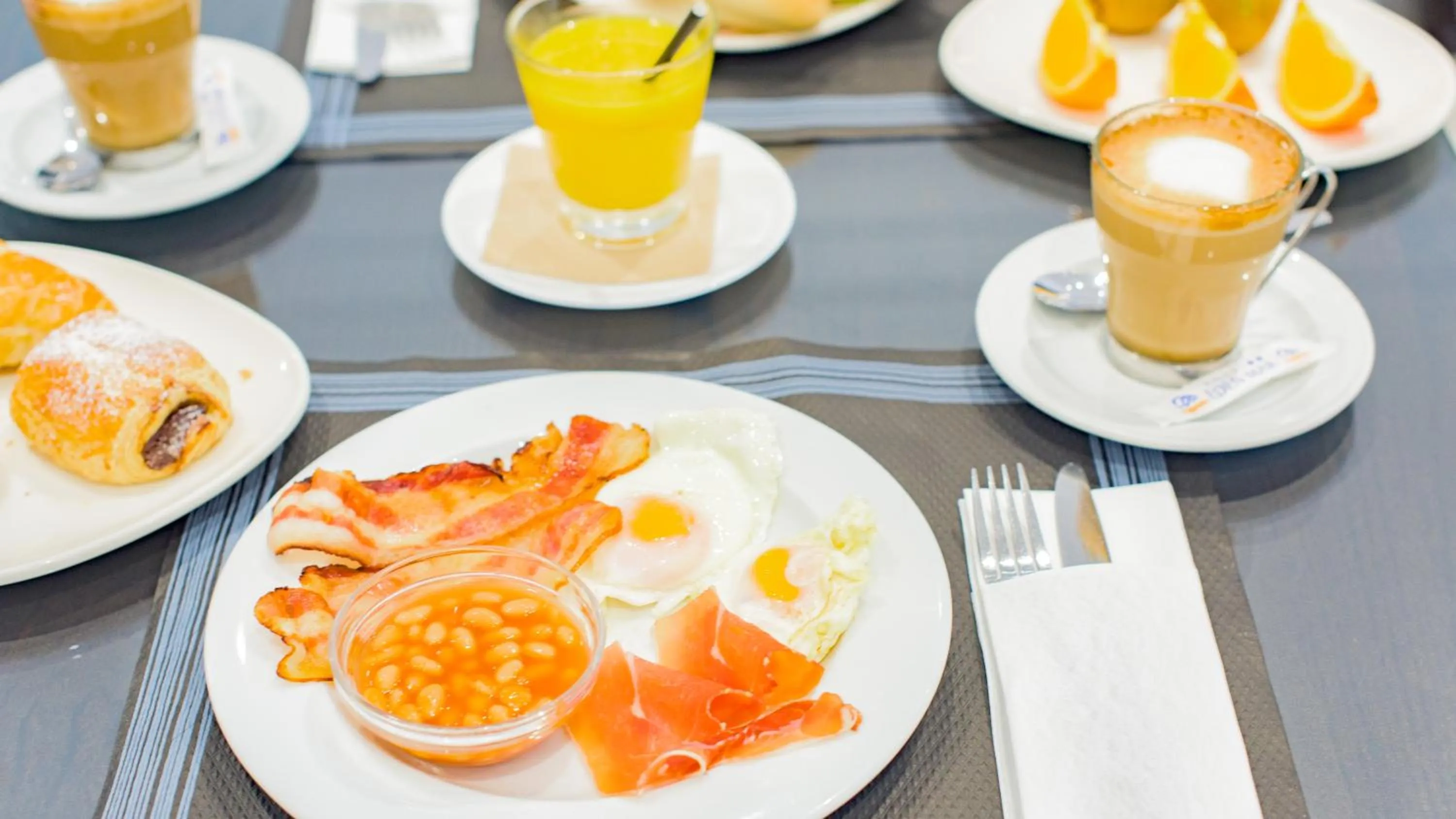 Restaurant/places to eat in Hotel Eden Mar