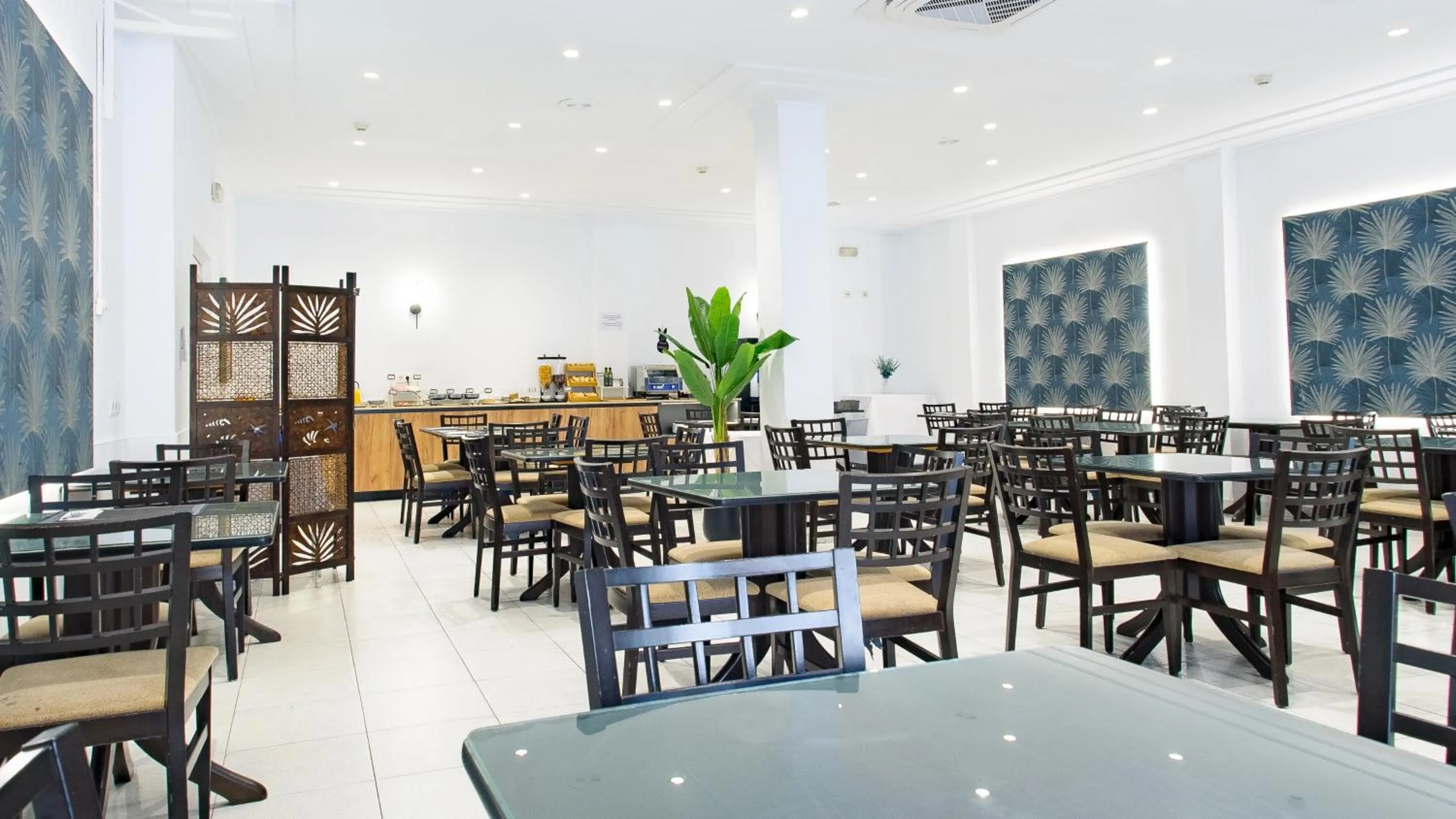 Restaurant/places to eat in Hotel Eden Mar