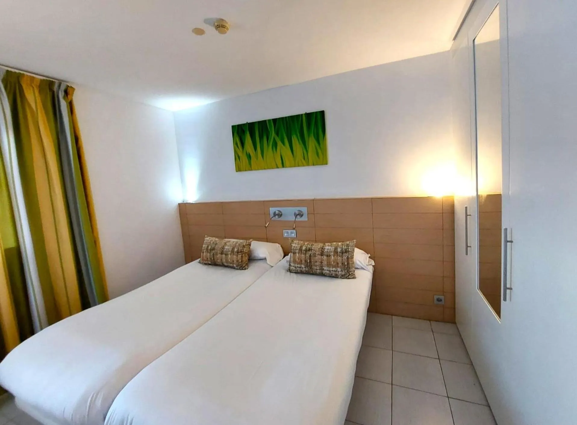 Photo of the whole room, Bed in Servatur Riosol