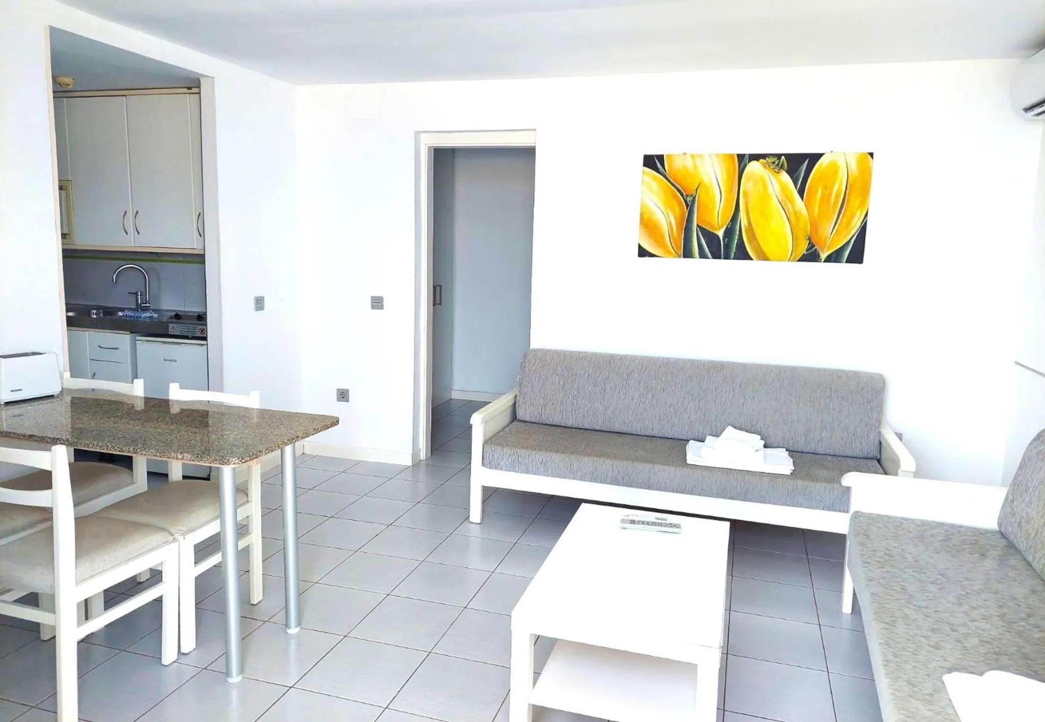 Photo of the whole room in Servatur Riosol