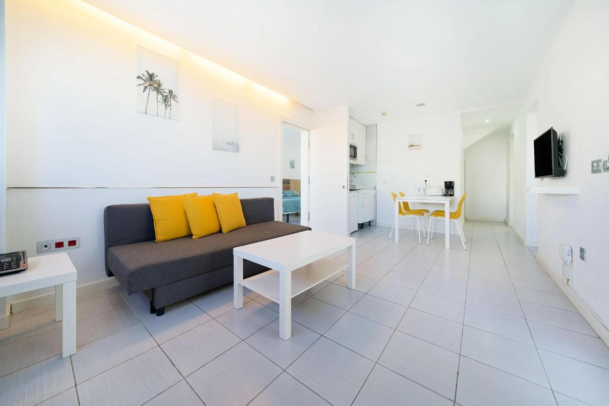 Photo of the whole room in Servatur Riosol