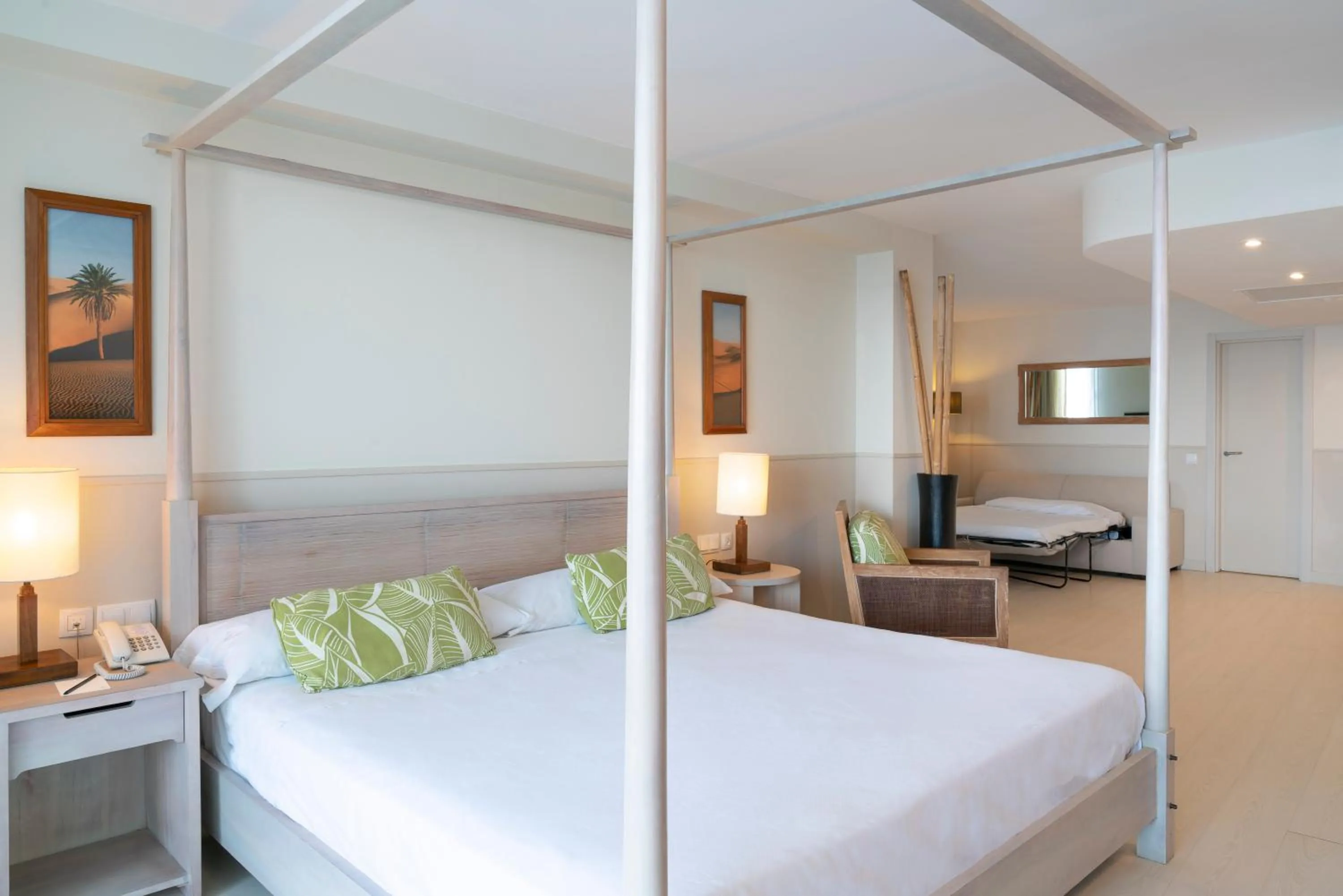 Photo of the whole room in Hotel Tenerife Golf & Seaview