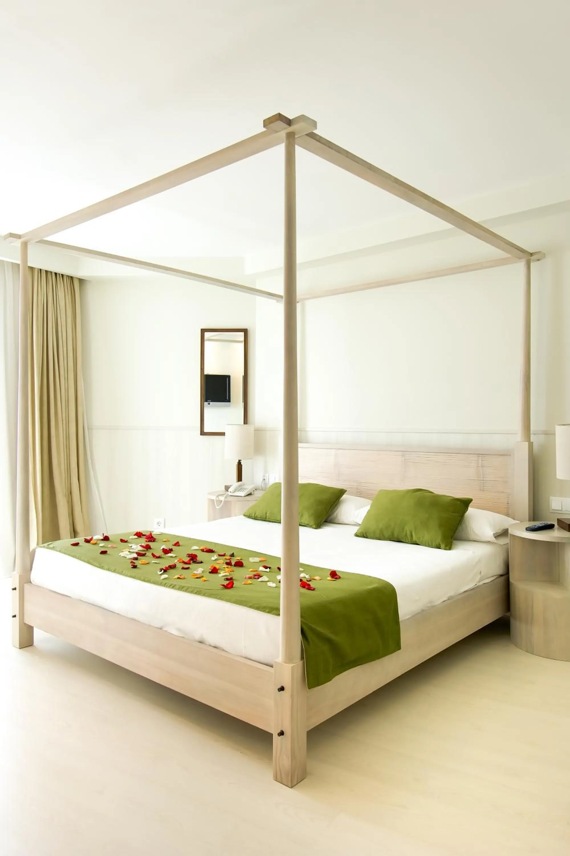 TV and multimedia in Hotel Tenerife Golf & Seaview