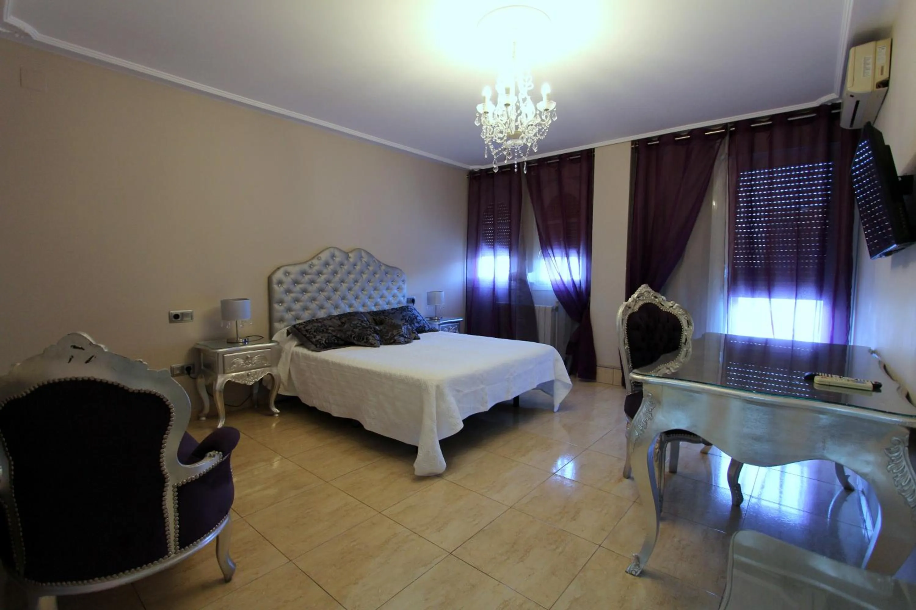 Photo of the whole room, Bed in Hostal Mont Royal