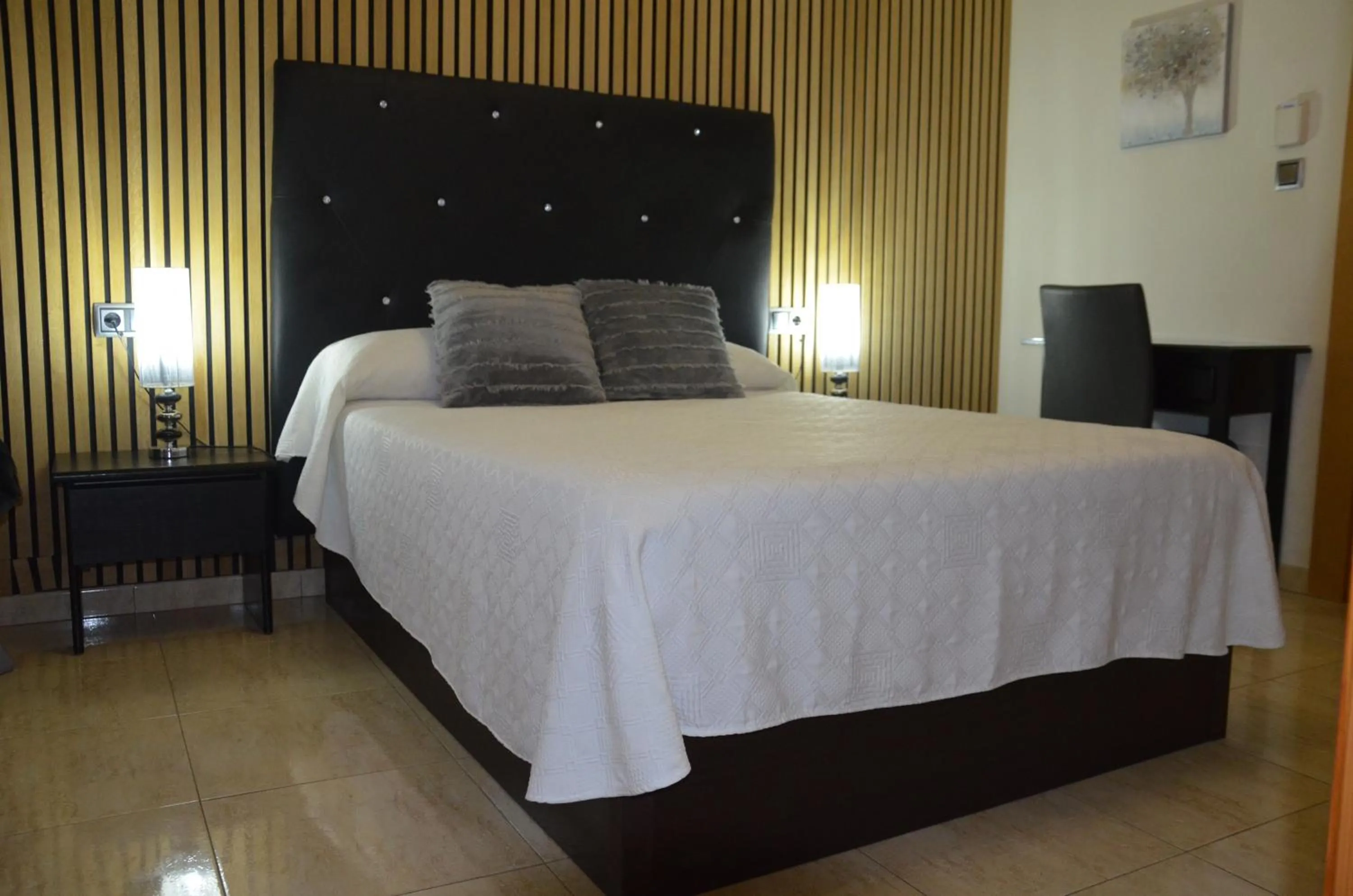 Bed in Hostal Mont Royal