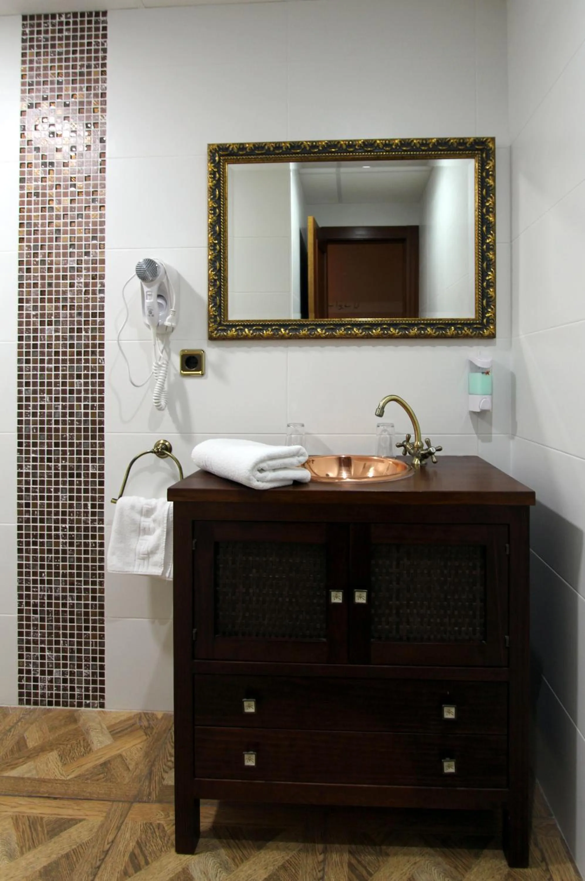 Shower in Hostal Mont Royal