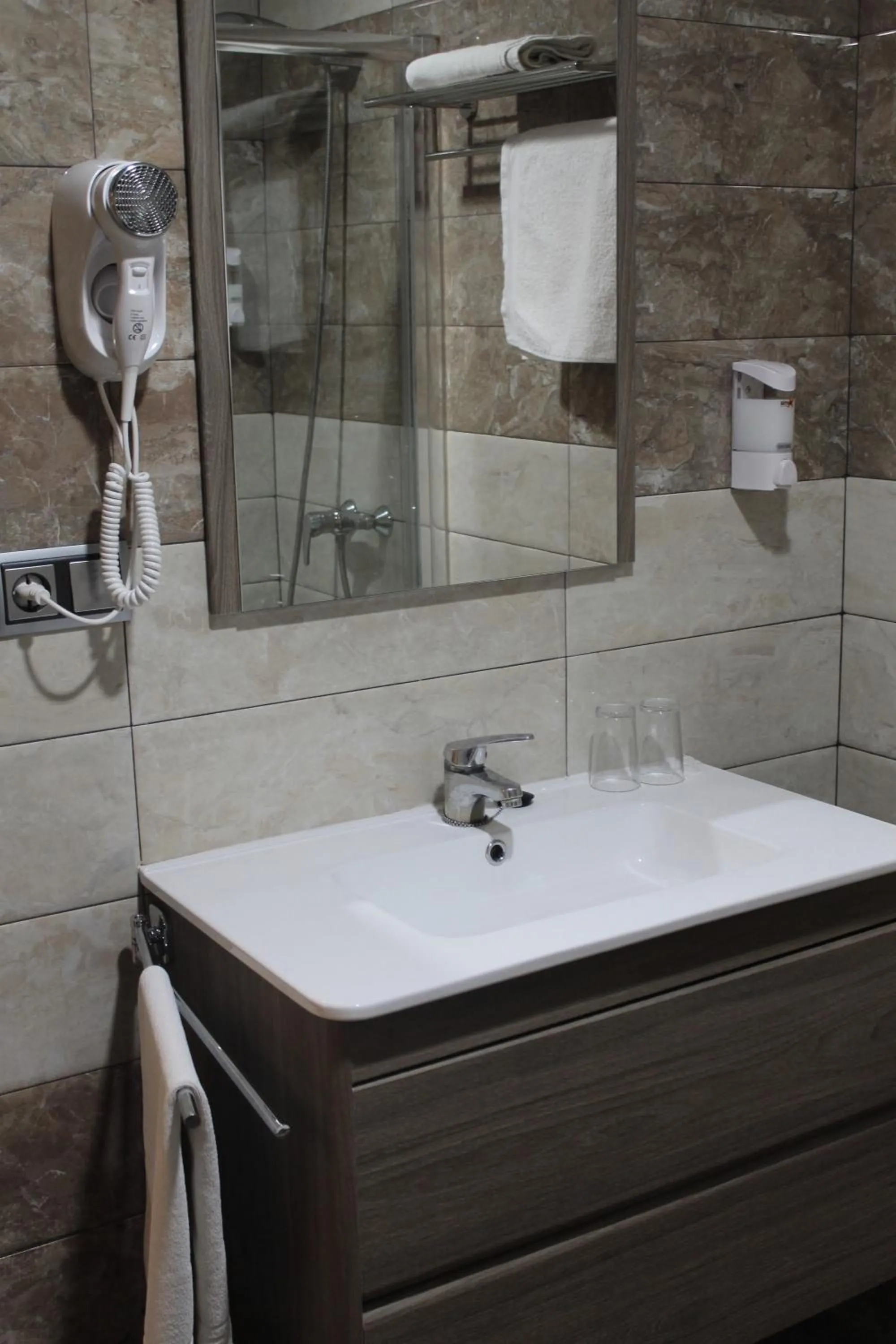 Bathroom in Hostal Mont Royal