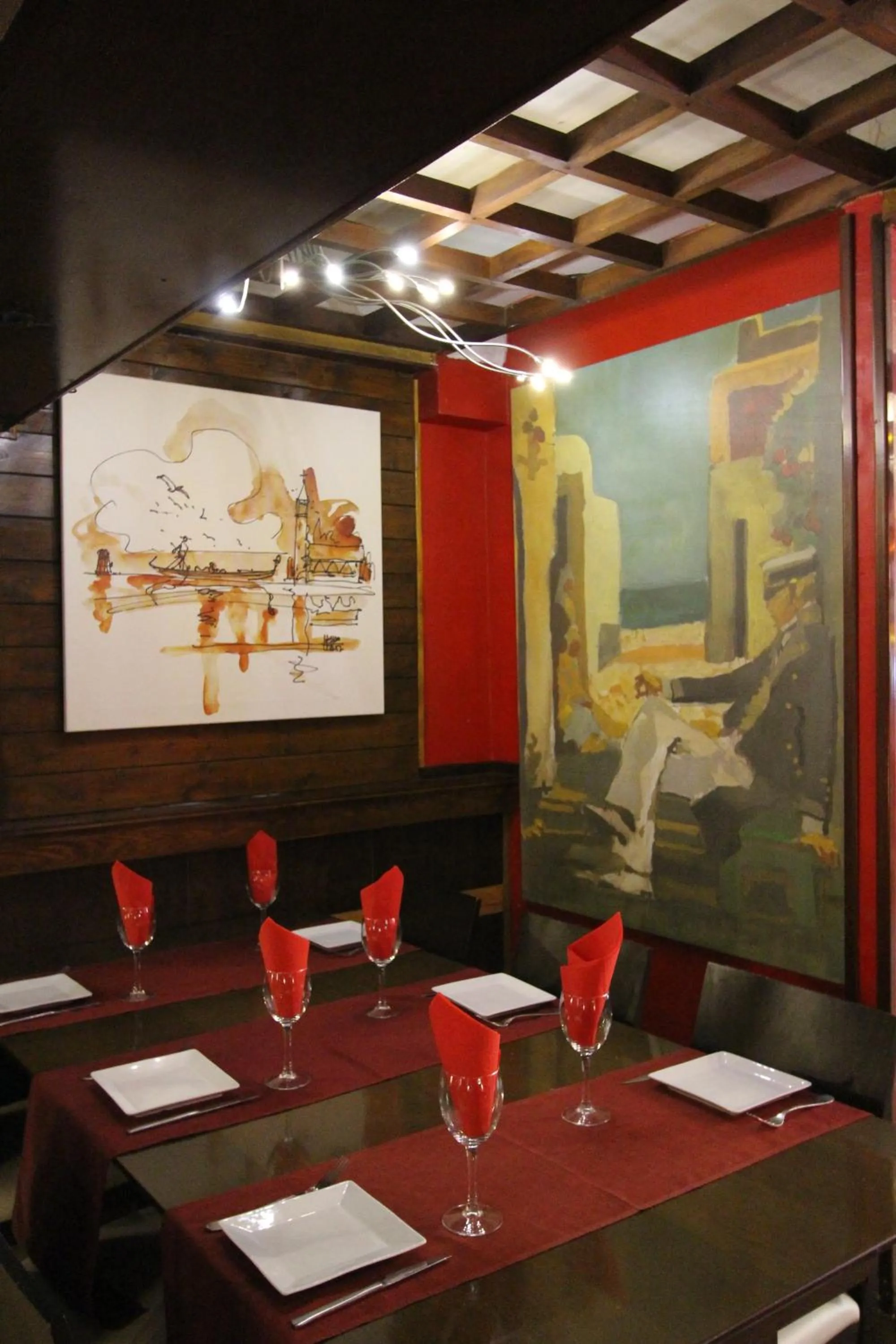 Restaurant/places to eat in Hostal Mont Royal