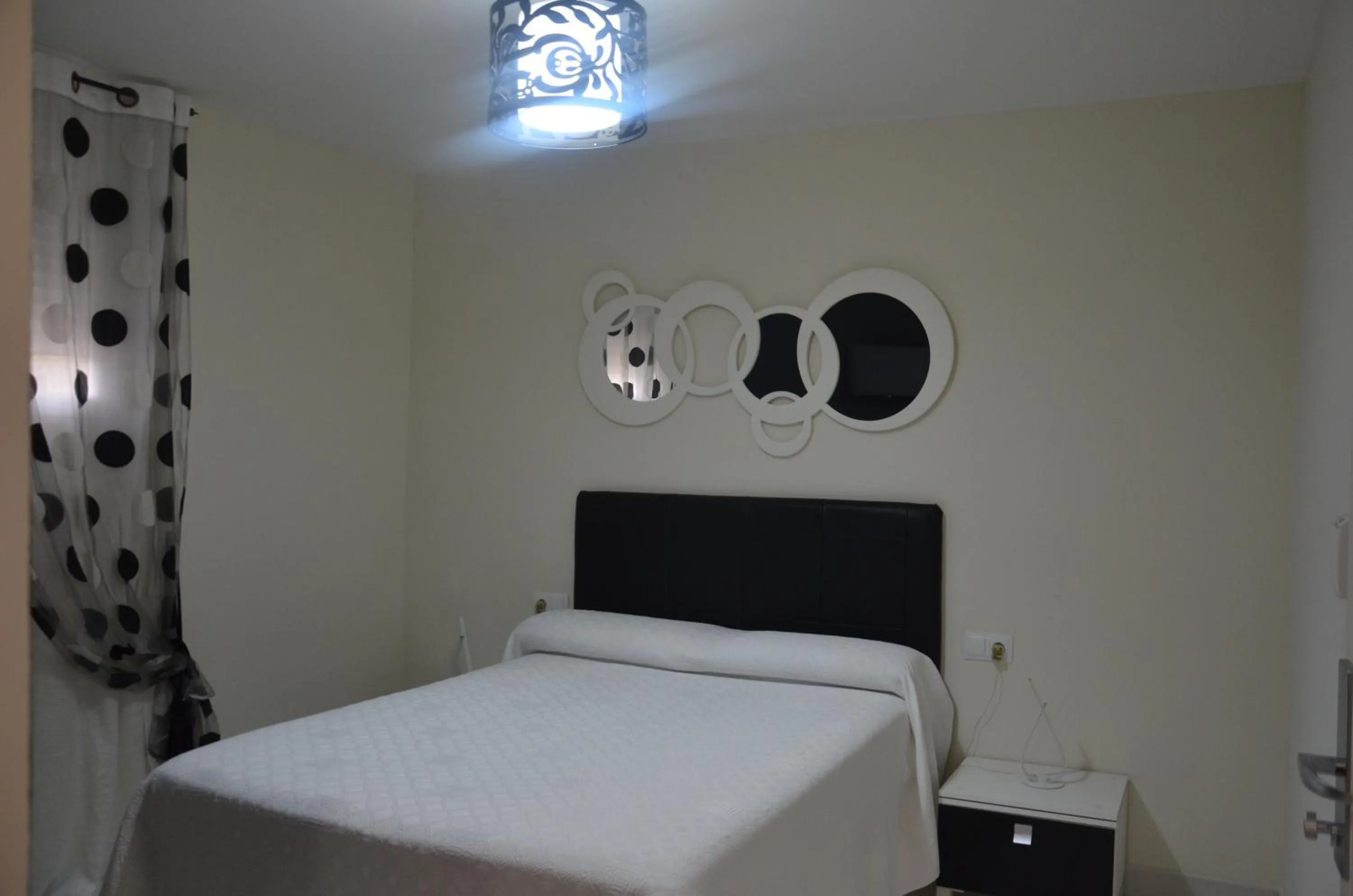 Bed in Hostal Mont Royal