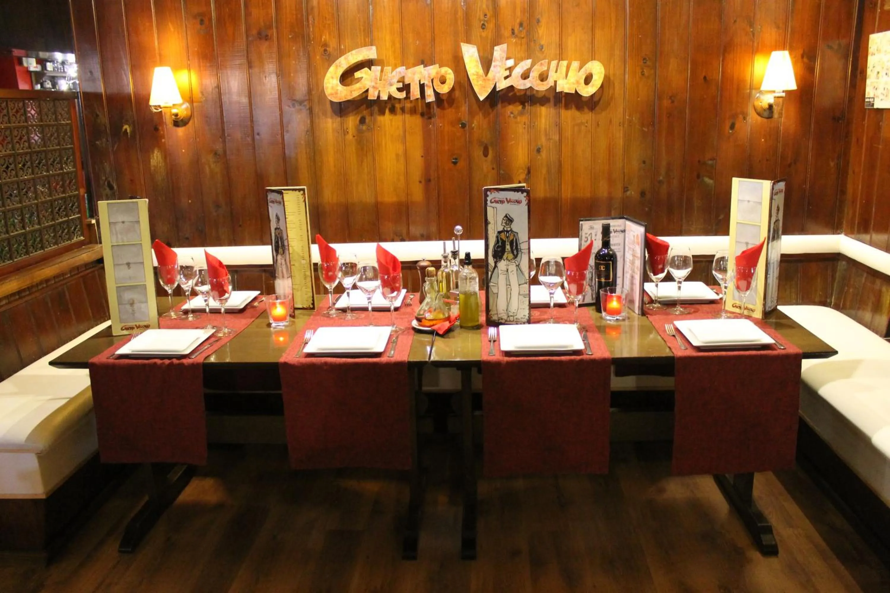 Restaurant/places to eat in Hostal Mont Royal