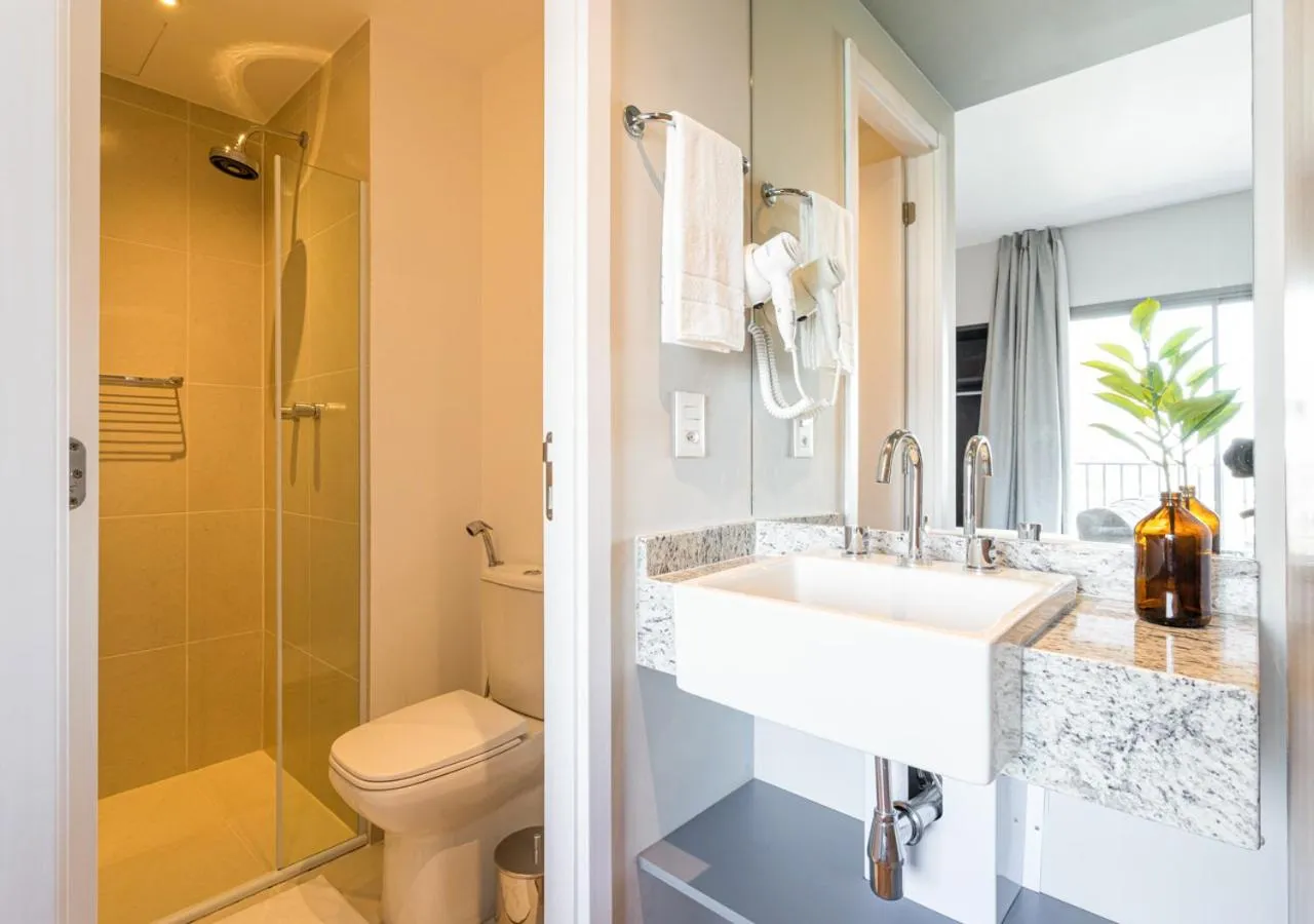 Shower in Charlie Aeroporto Congonhas CGH