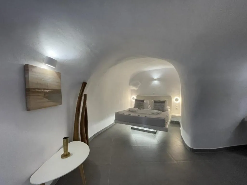 Bedroom, Bed in Vogue Suites