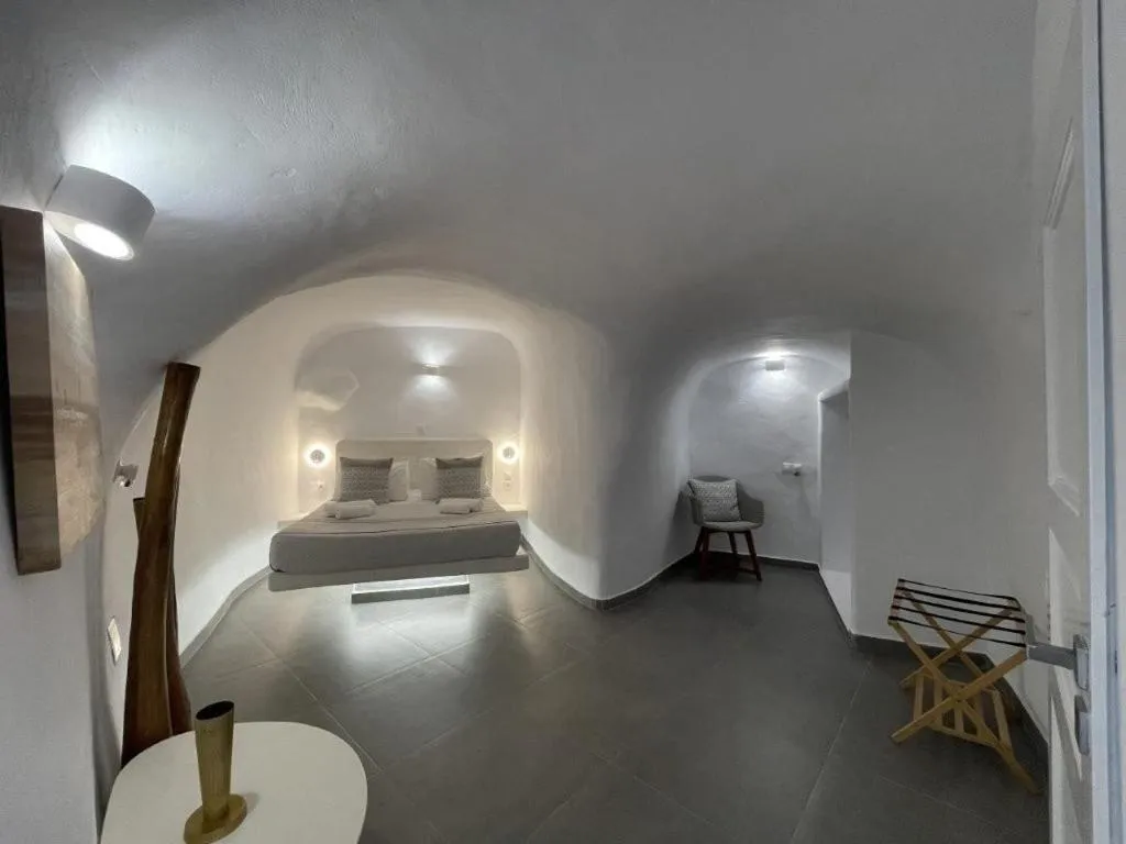 Bedroom, Bed in Vogue Suites