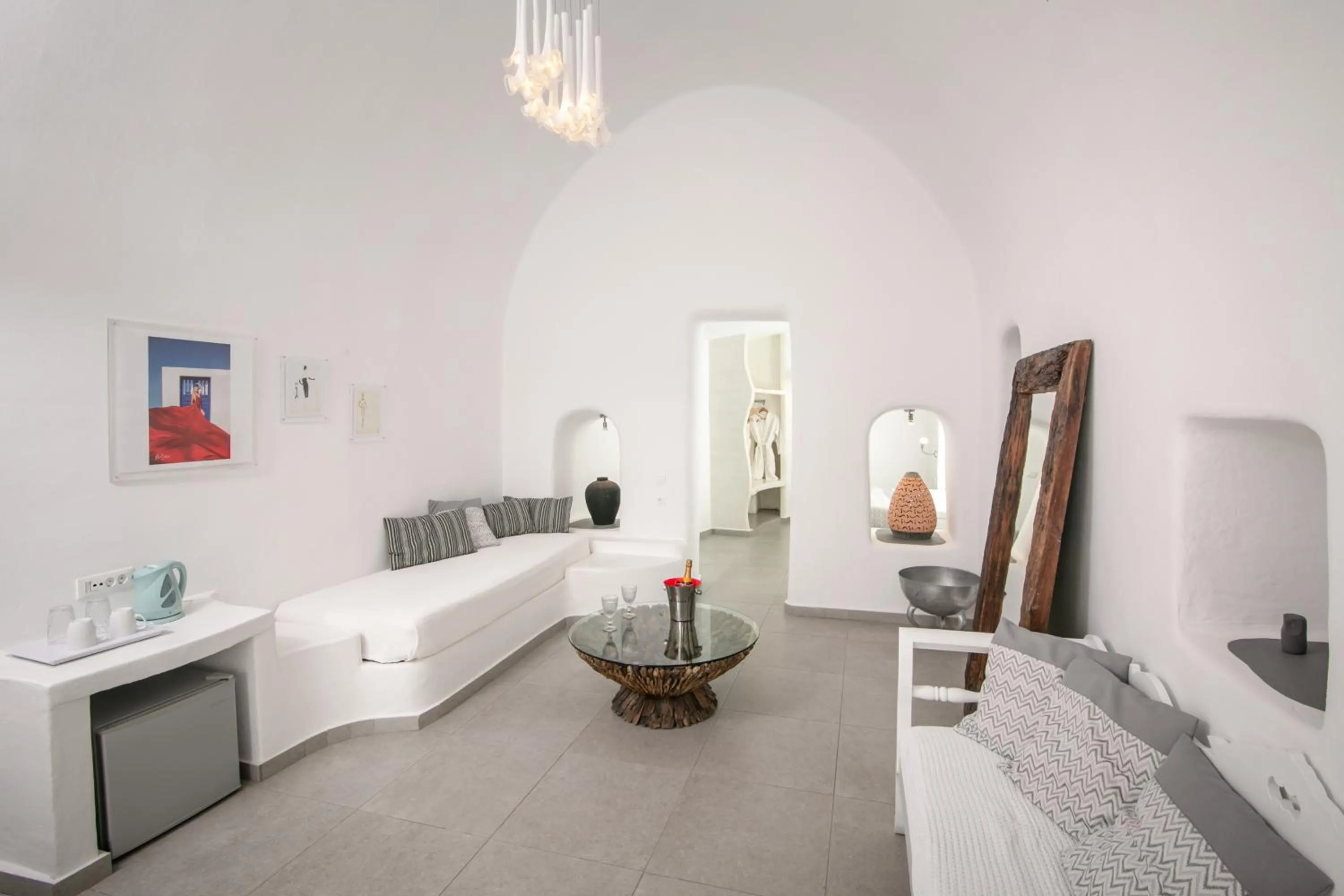 Living room, Bed in Vogue Suites