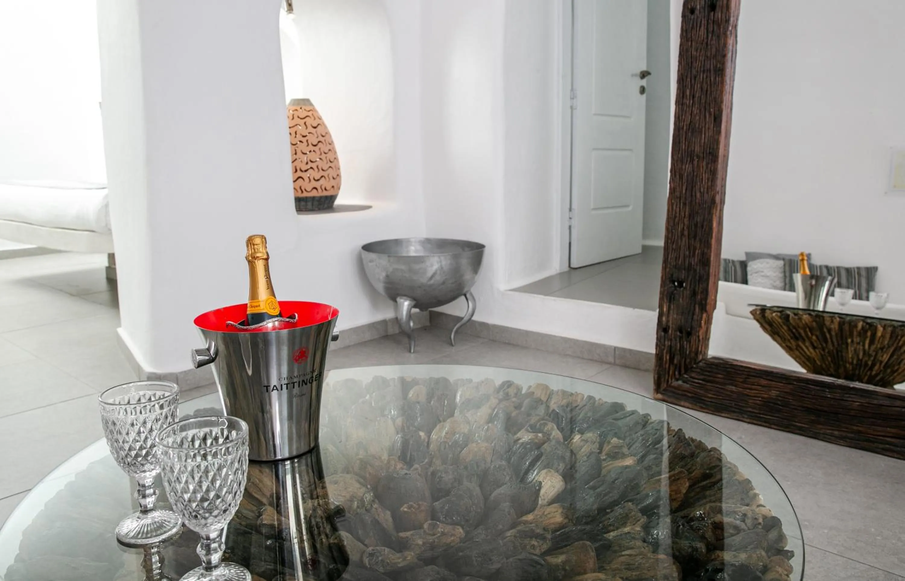 Decorative detail in Vogue Suites