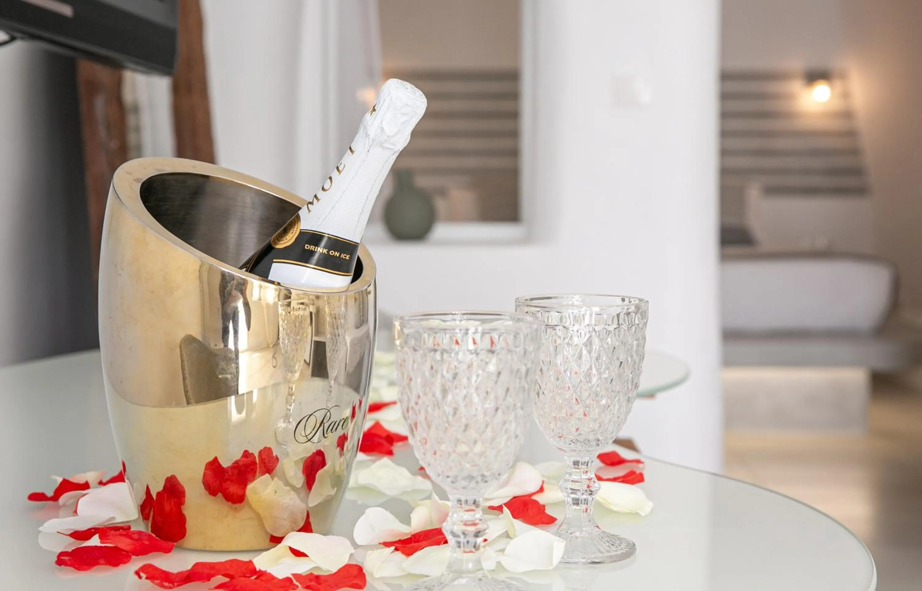 Decorative detail in Vogue Suites