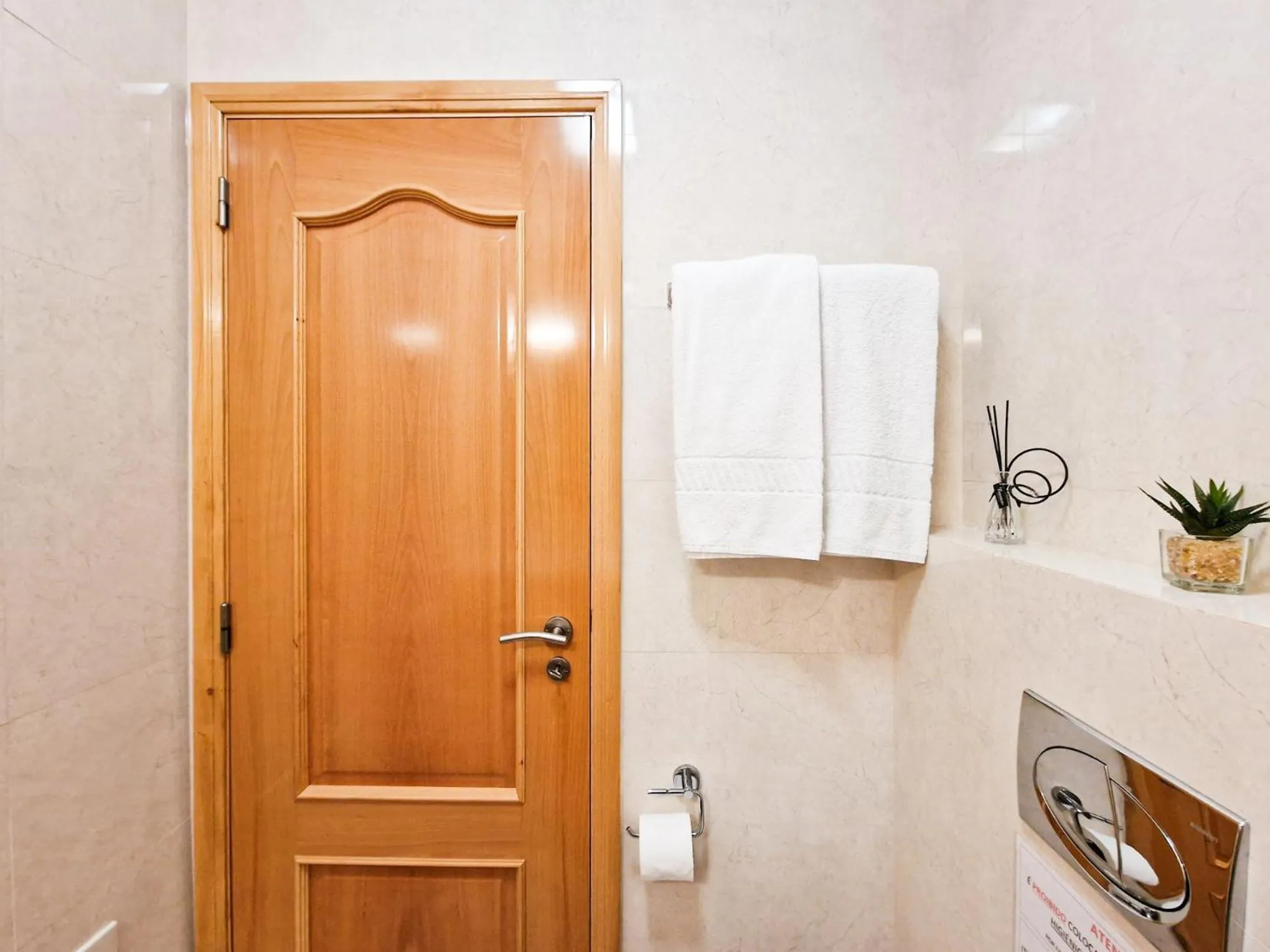 Bathroom in Apartment Rocha Oceano Azul Charming