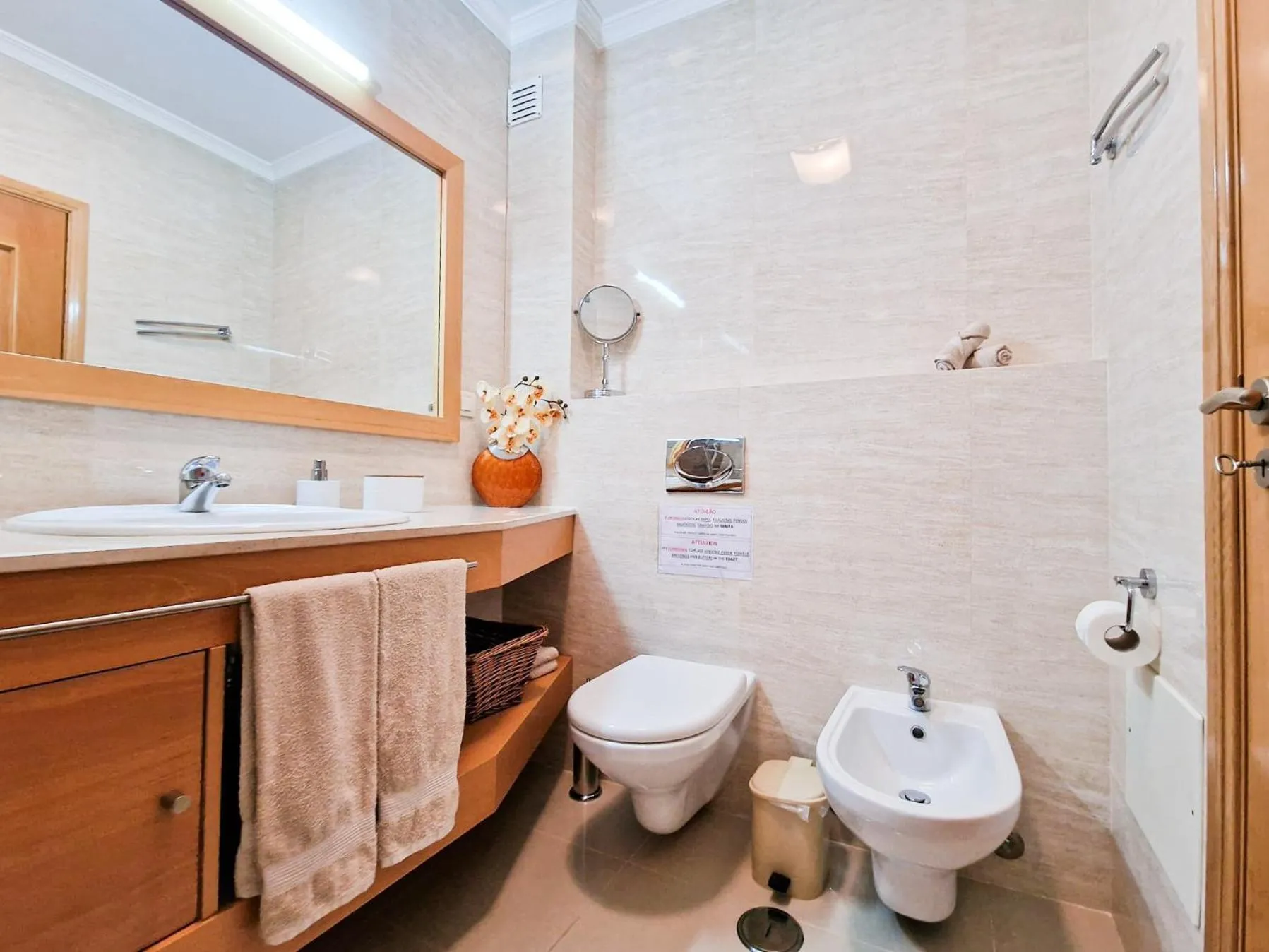 Bathroom in Apartment Rocha Oceano Azul Charming