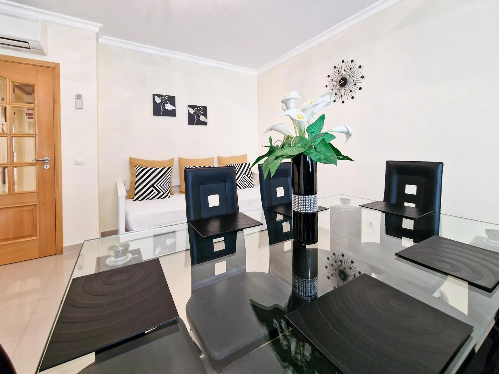 Communal lounge/ TV room in Apartment Rocha Oceano Azul Charming