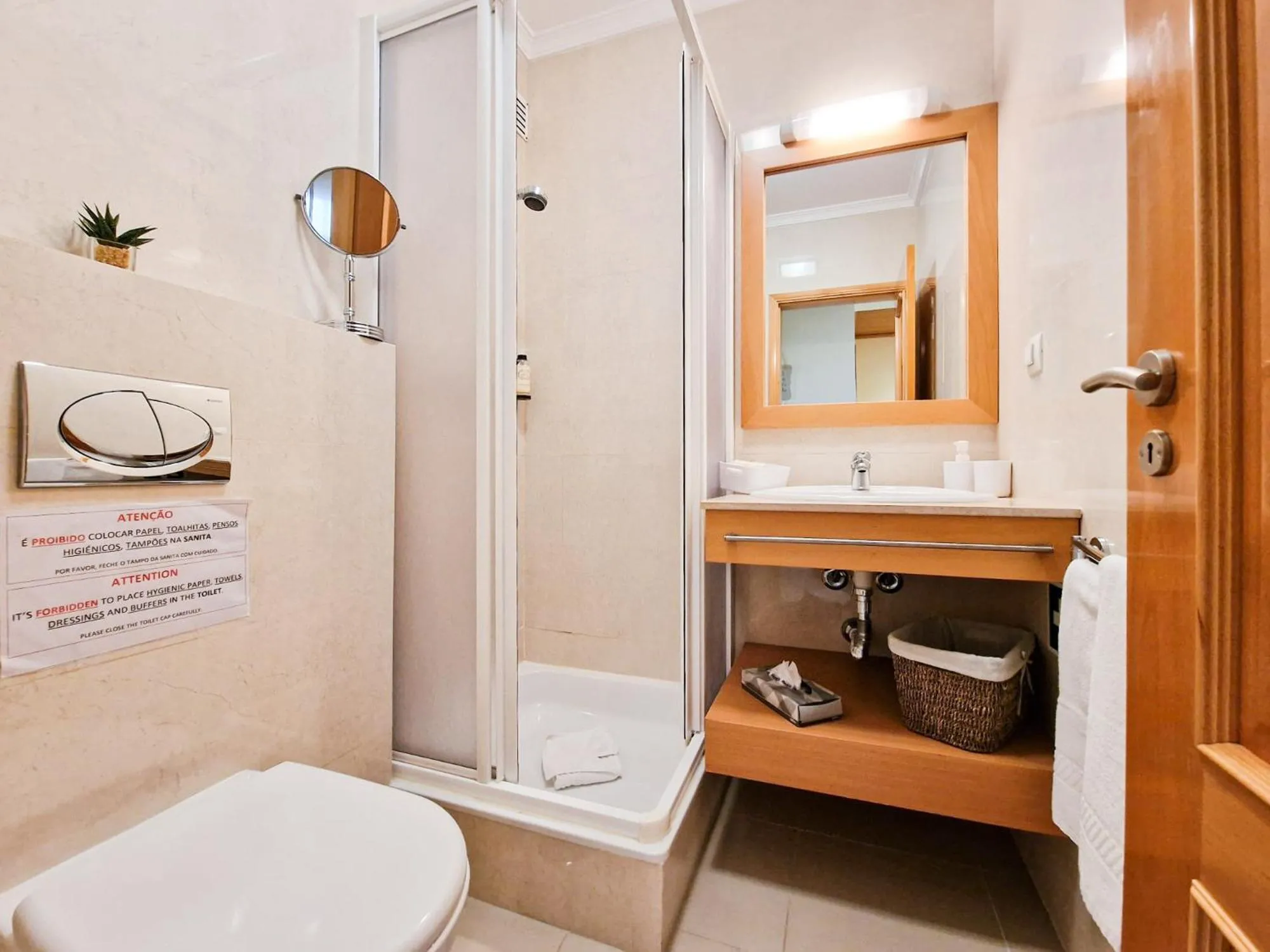 Bathroom in Apartment Rocha Oceano Azul Charming