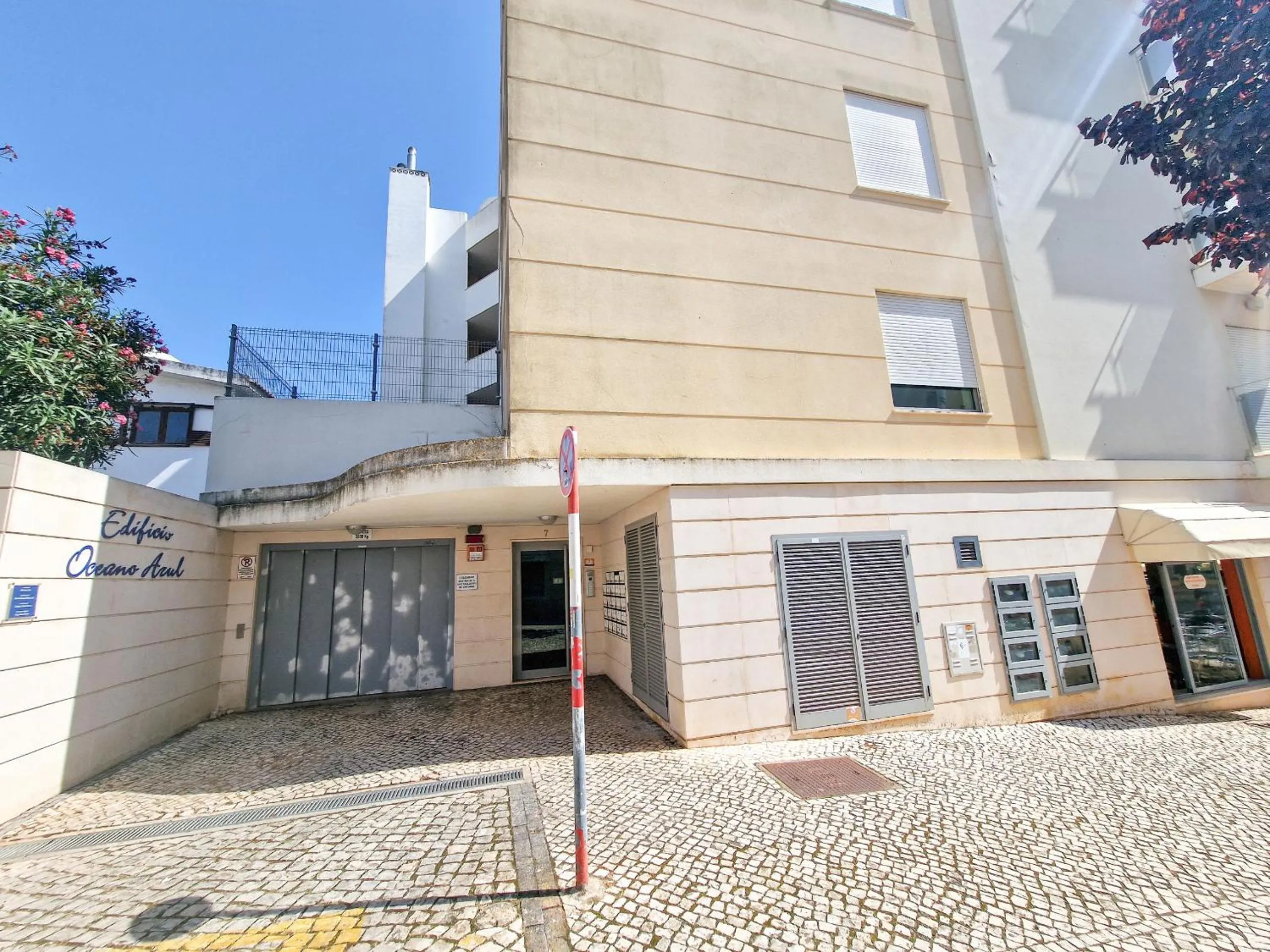 Property building in Apartment Rocha Oceano Azul Charming