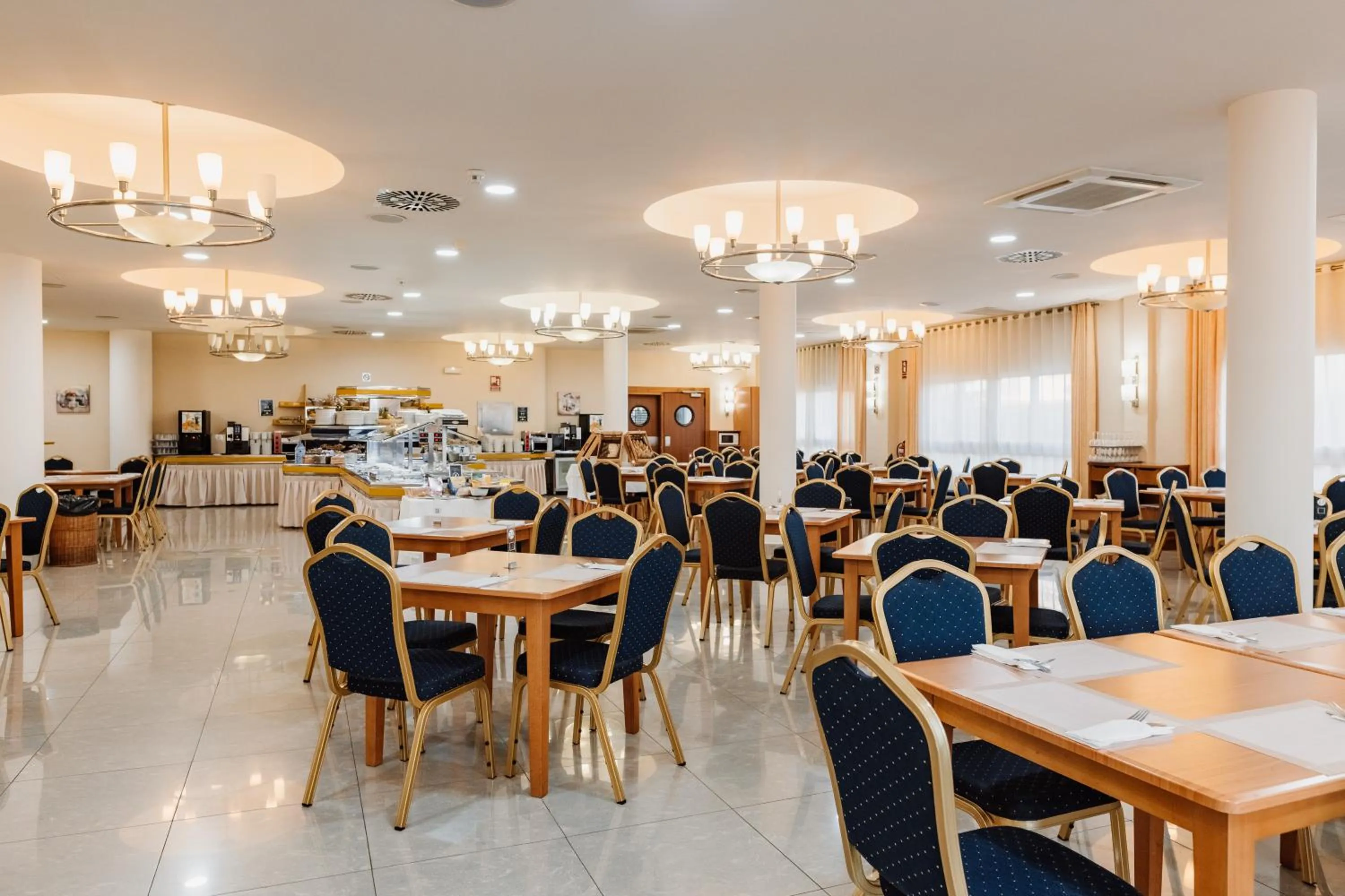 Restaurant/places to eat in Hotel Las Gaviotas