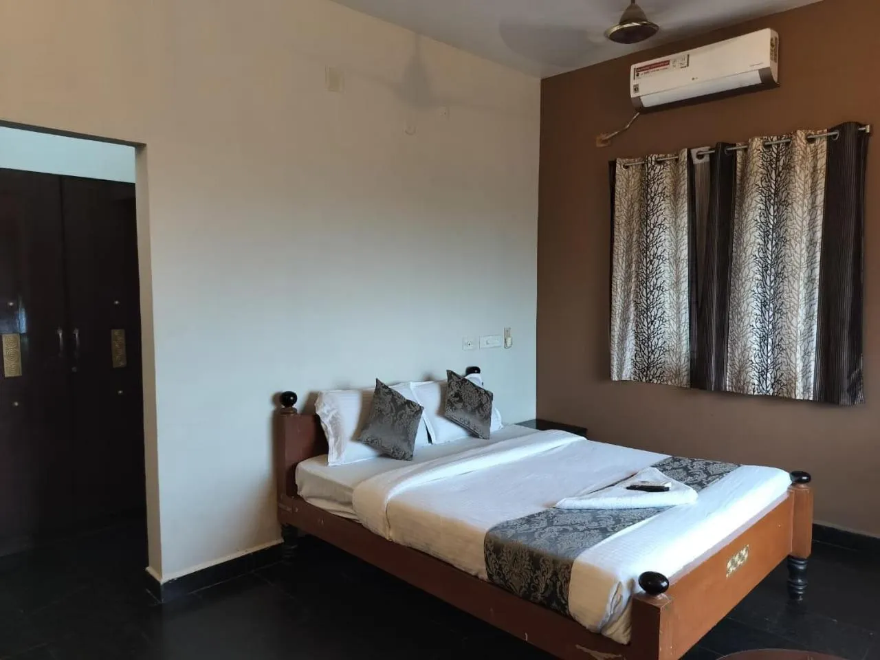 Bed in Le Grace Apollo