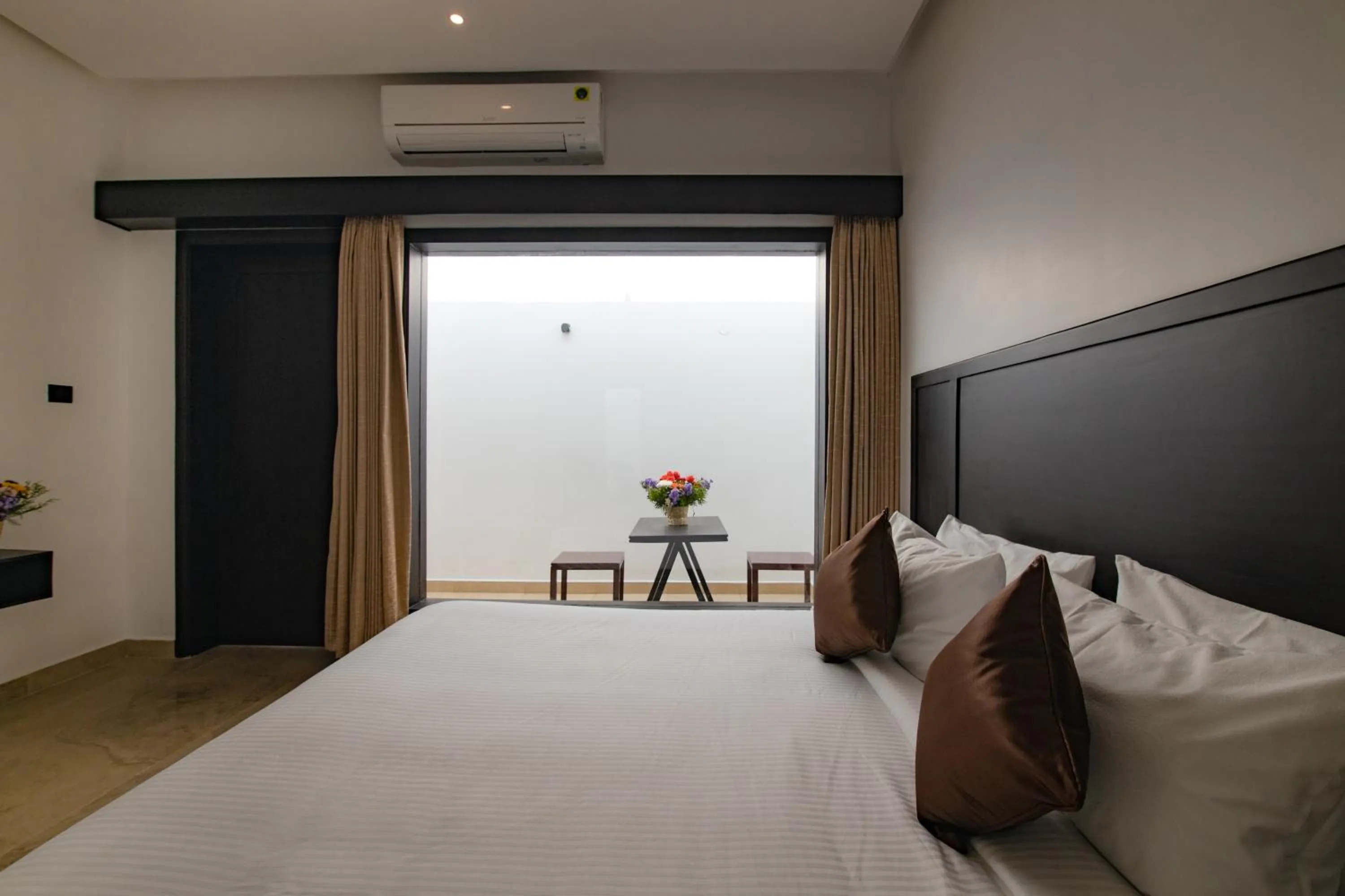 Bedroom, Bed in The Saravi Resort